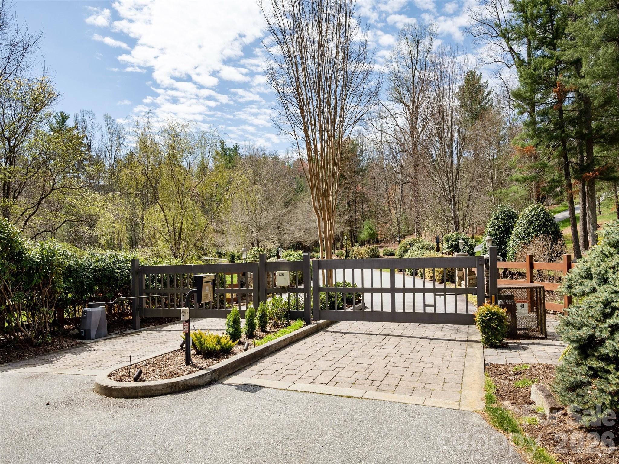 72 Dusky Court — Hendersonville