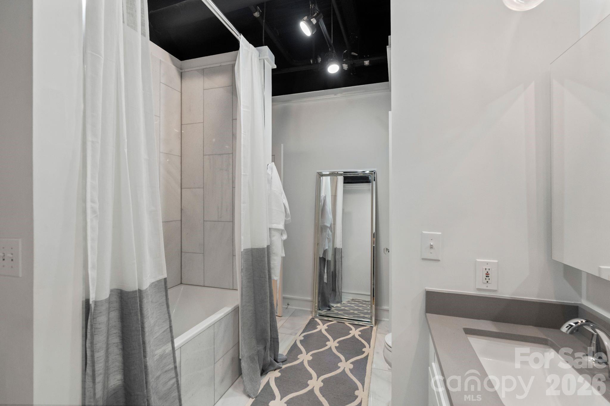 400 N Church Street #213 — Charlotte