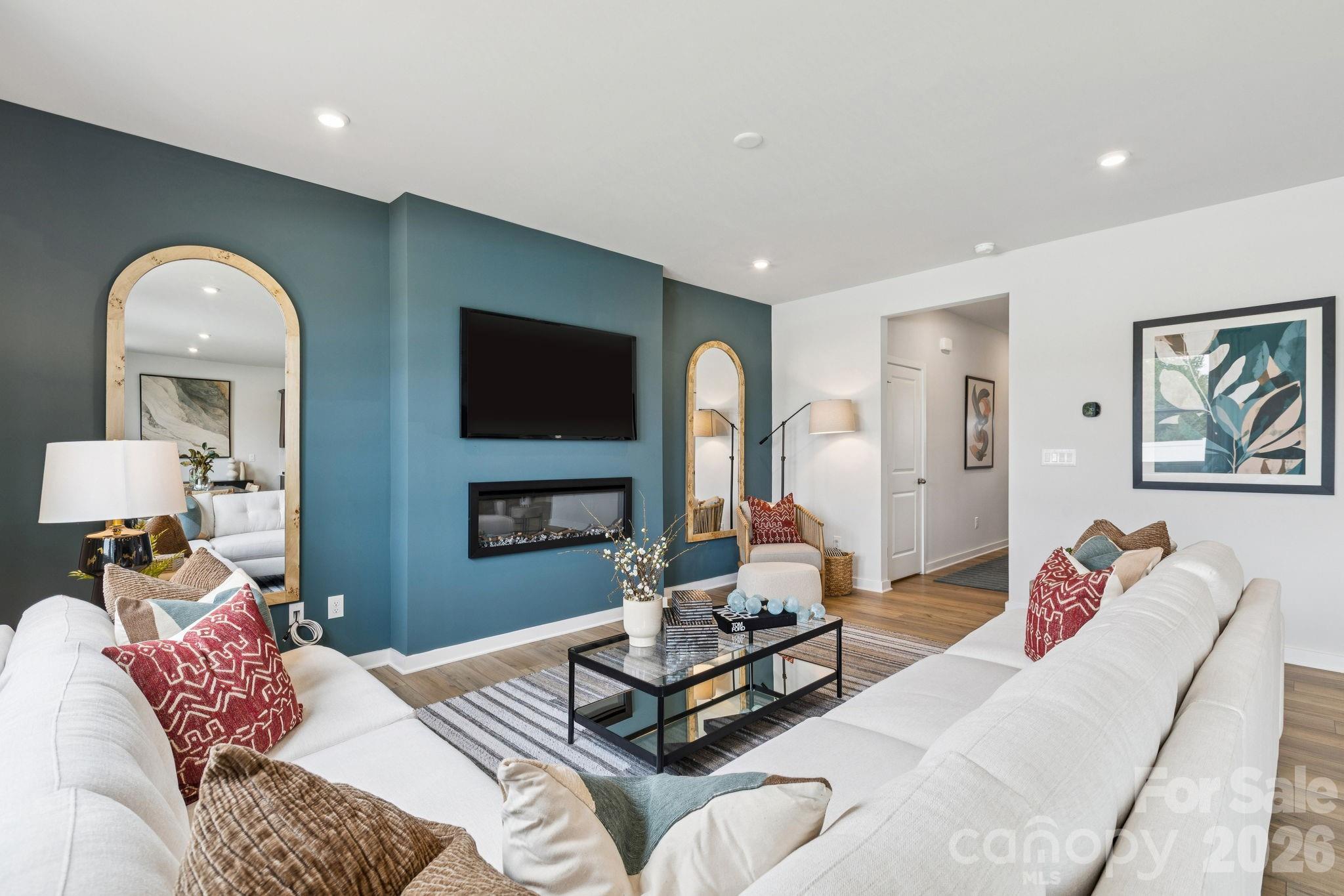8110 Chilkoot Lane — Locust