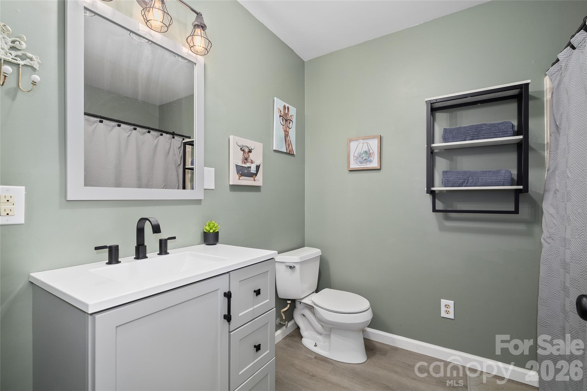 84 Chisholm Street — Saluda