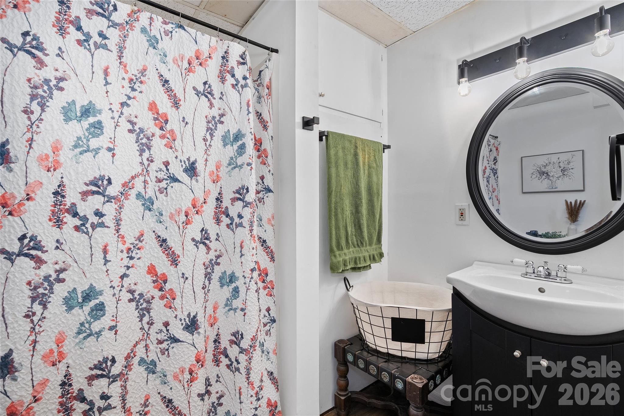 84 Chisholm Street — Saluda