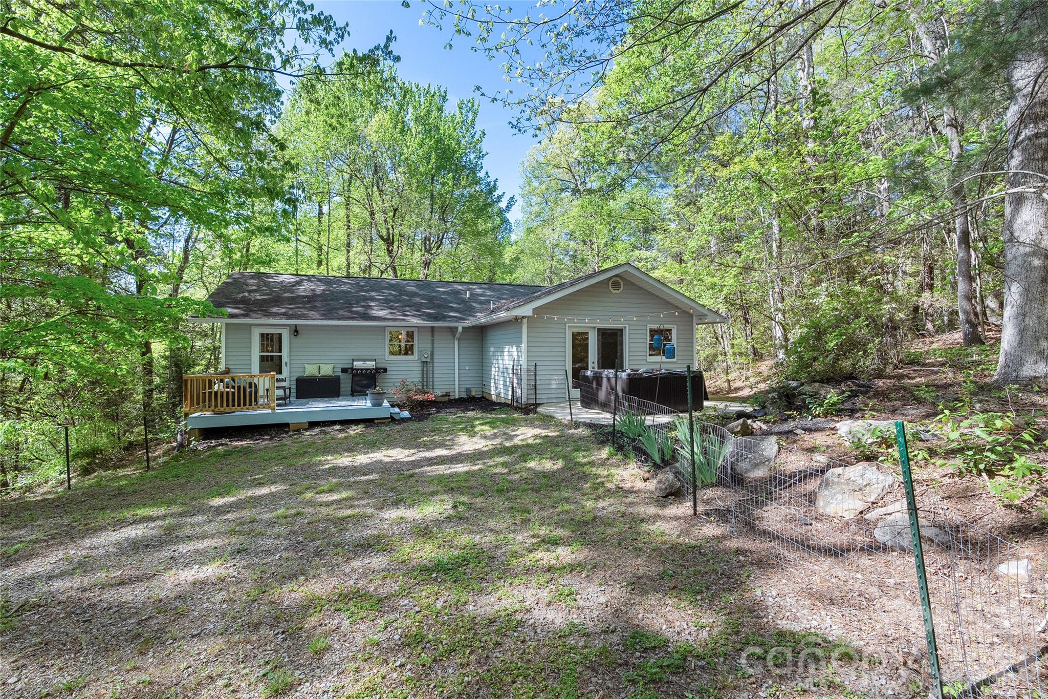 84 Chisholm Street — Saluda