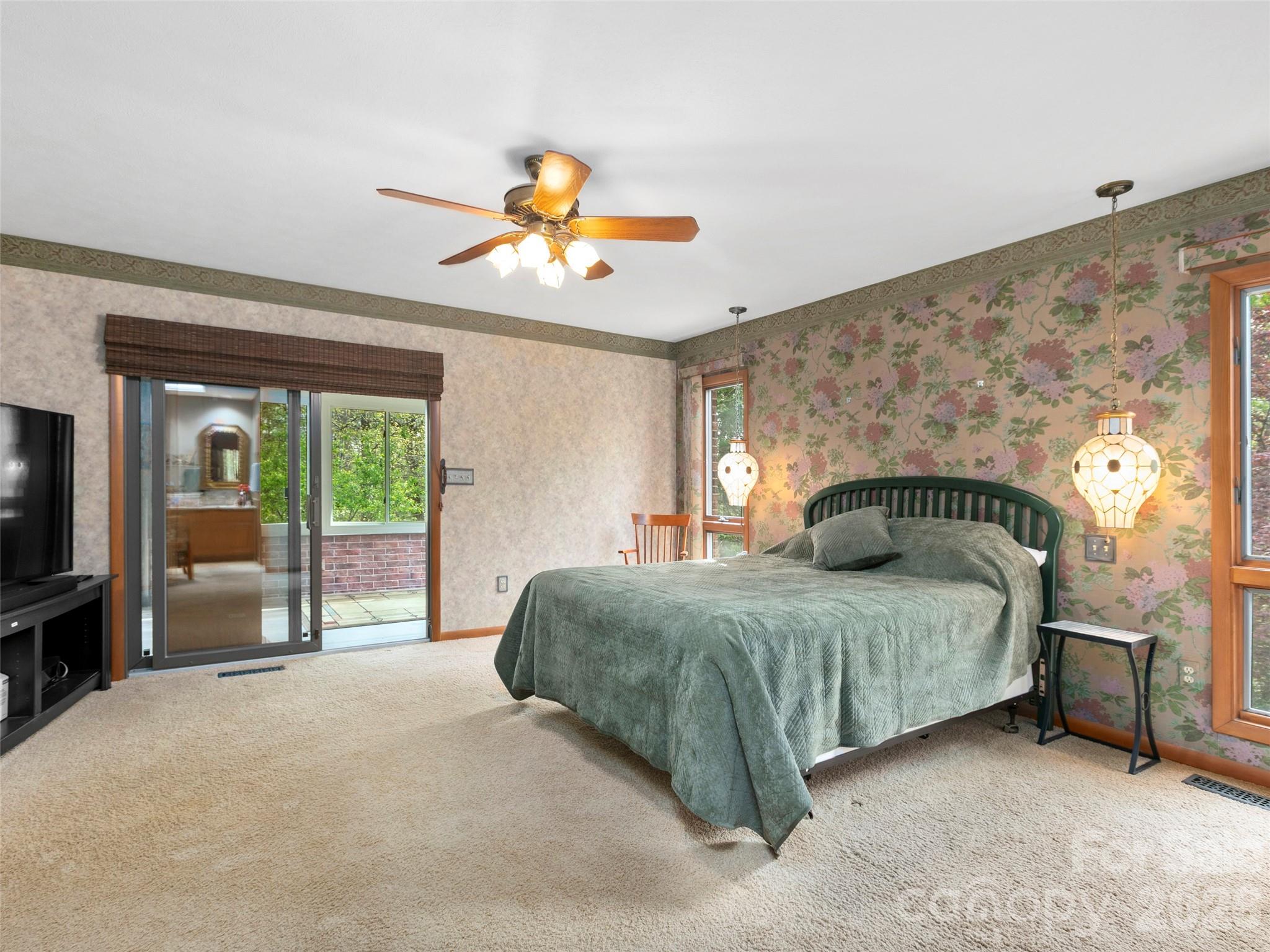 37 Hamilton Drive — Hendersonville