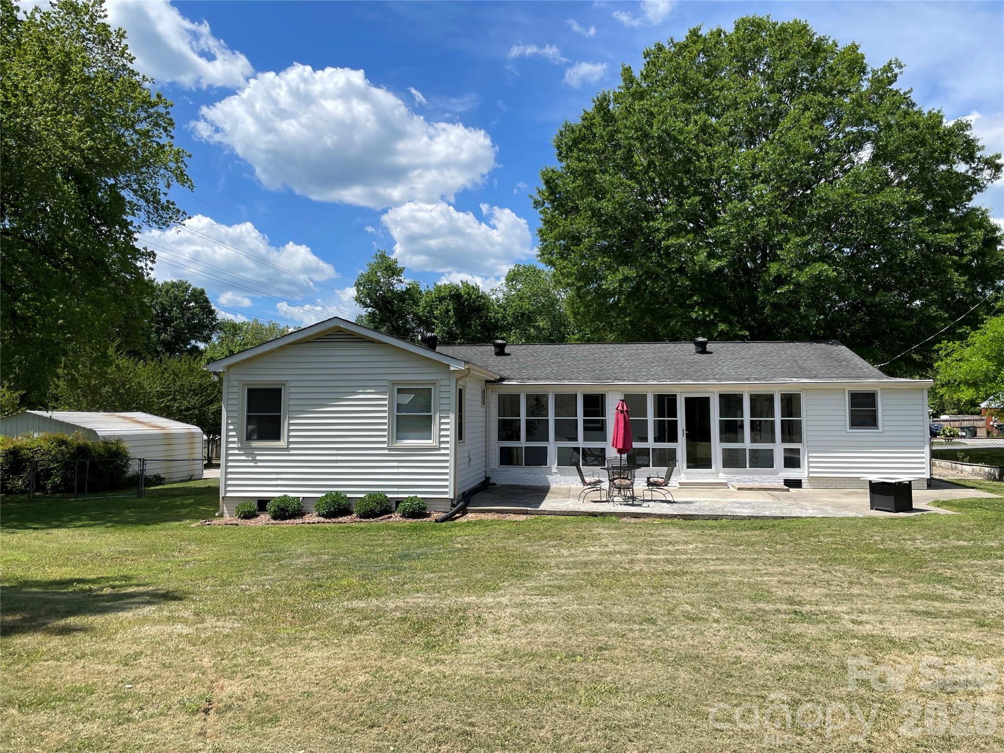 1748 Old West Lane — Gastonia
