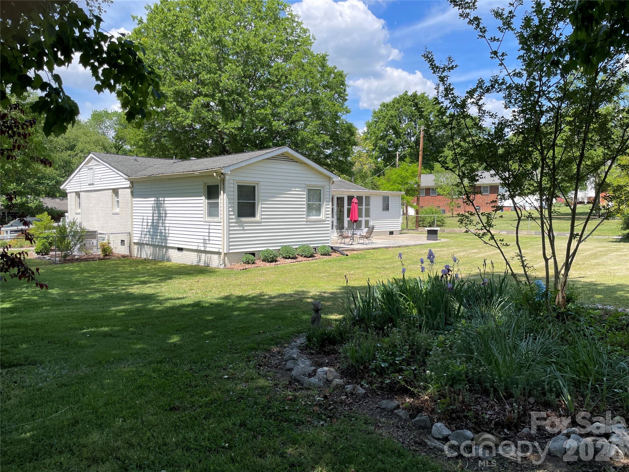 1748 Old West Lane — Gastonia