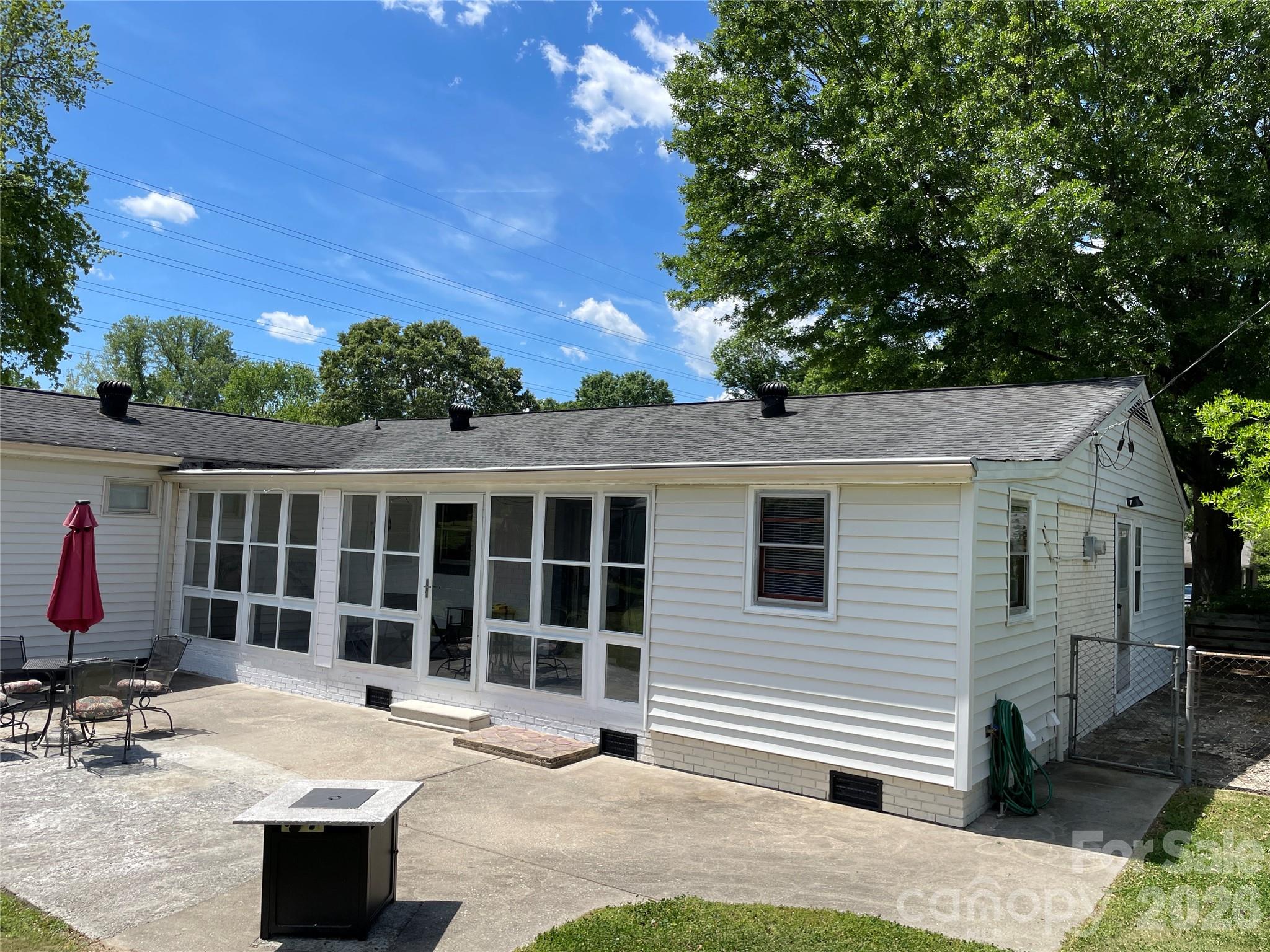 1748 Old West Lane — Gastonia