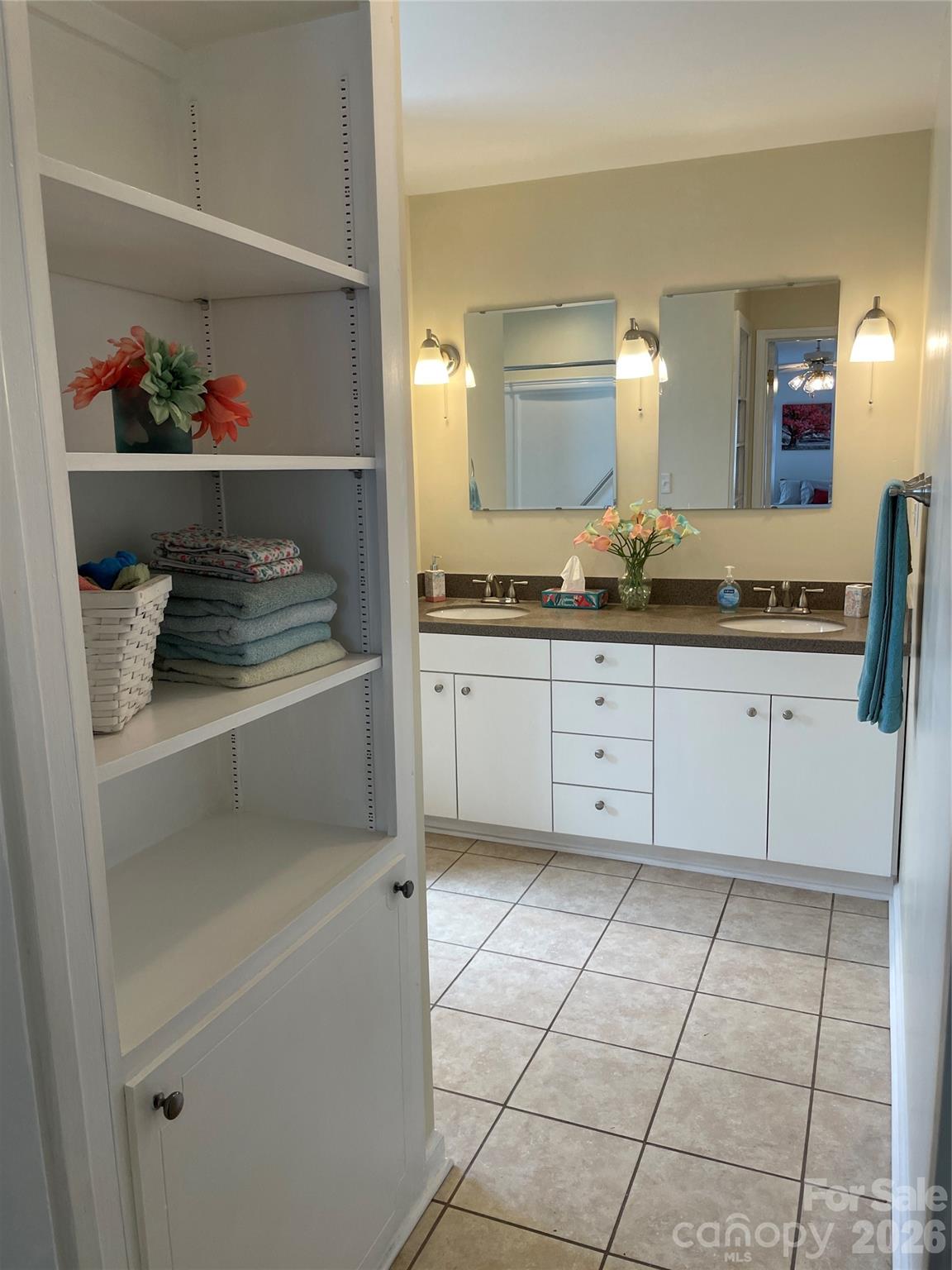 1748 Old West Lane — Gastonia