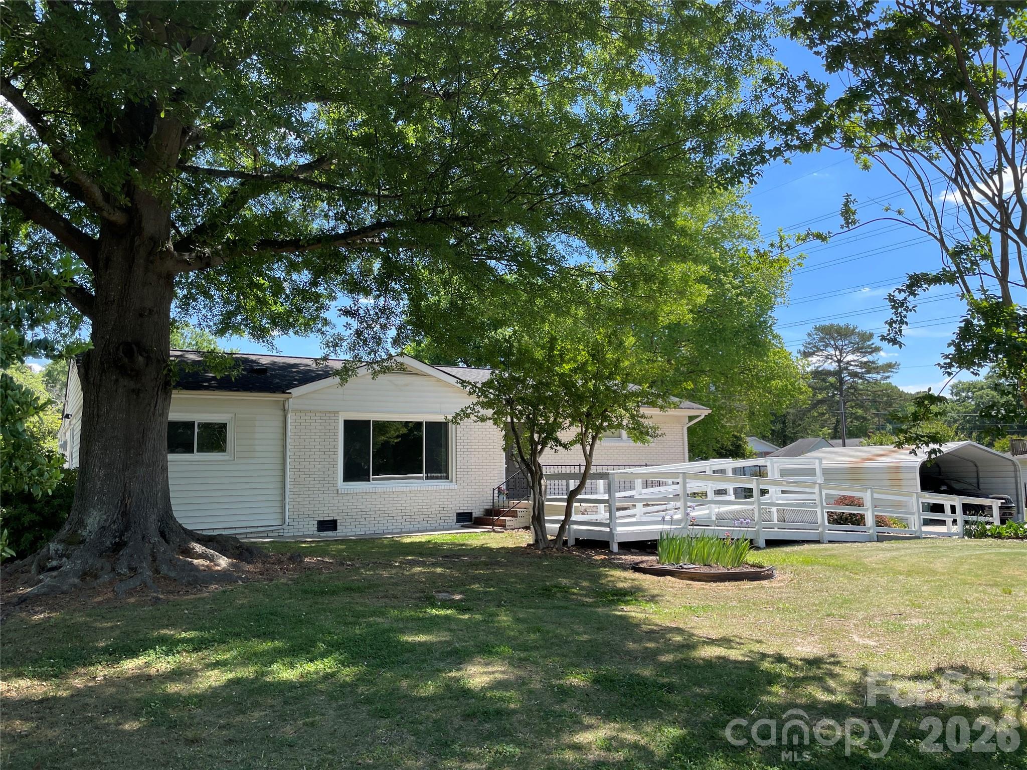 1748 Old West Lane — Gastonia