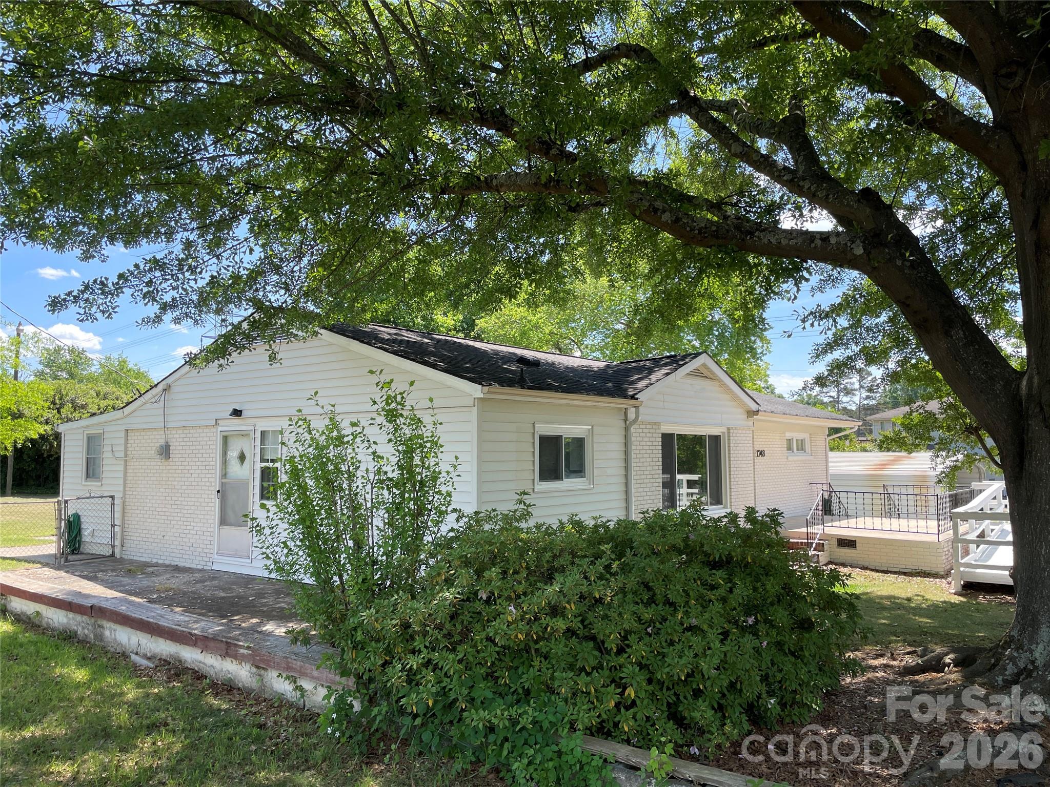 1748 Old West Lane — Gastonia