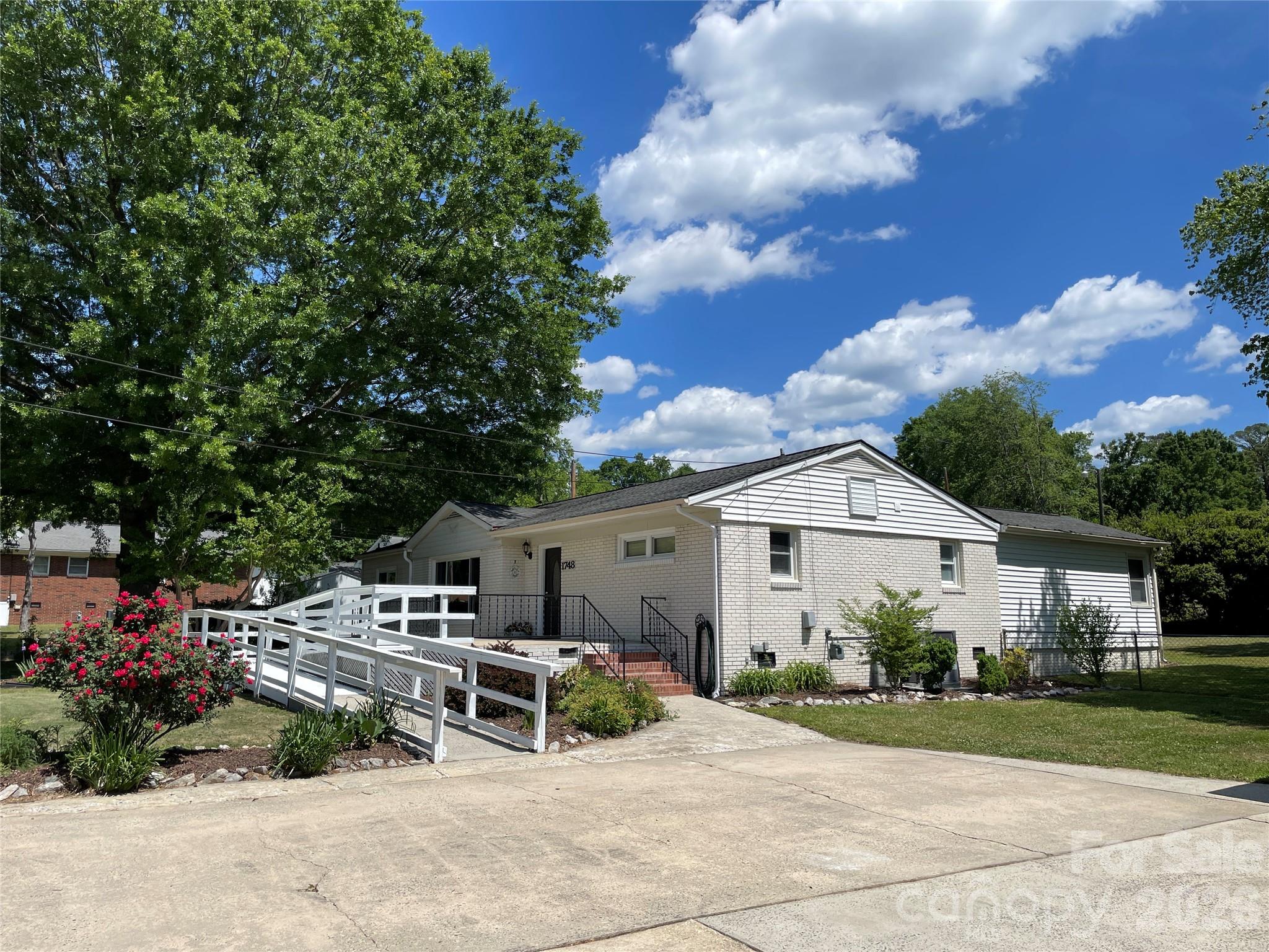 1748 Old West Lane — Gastonia