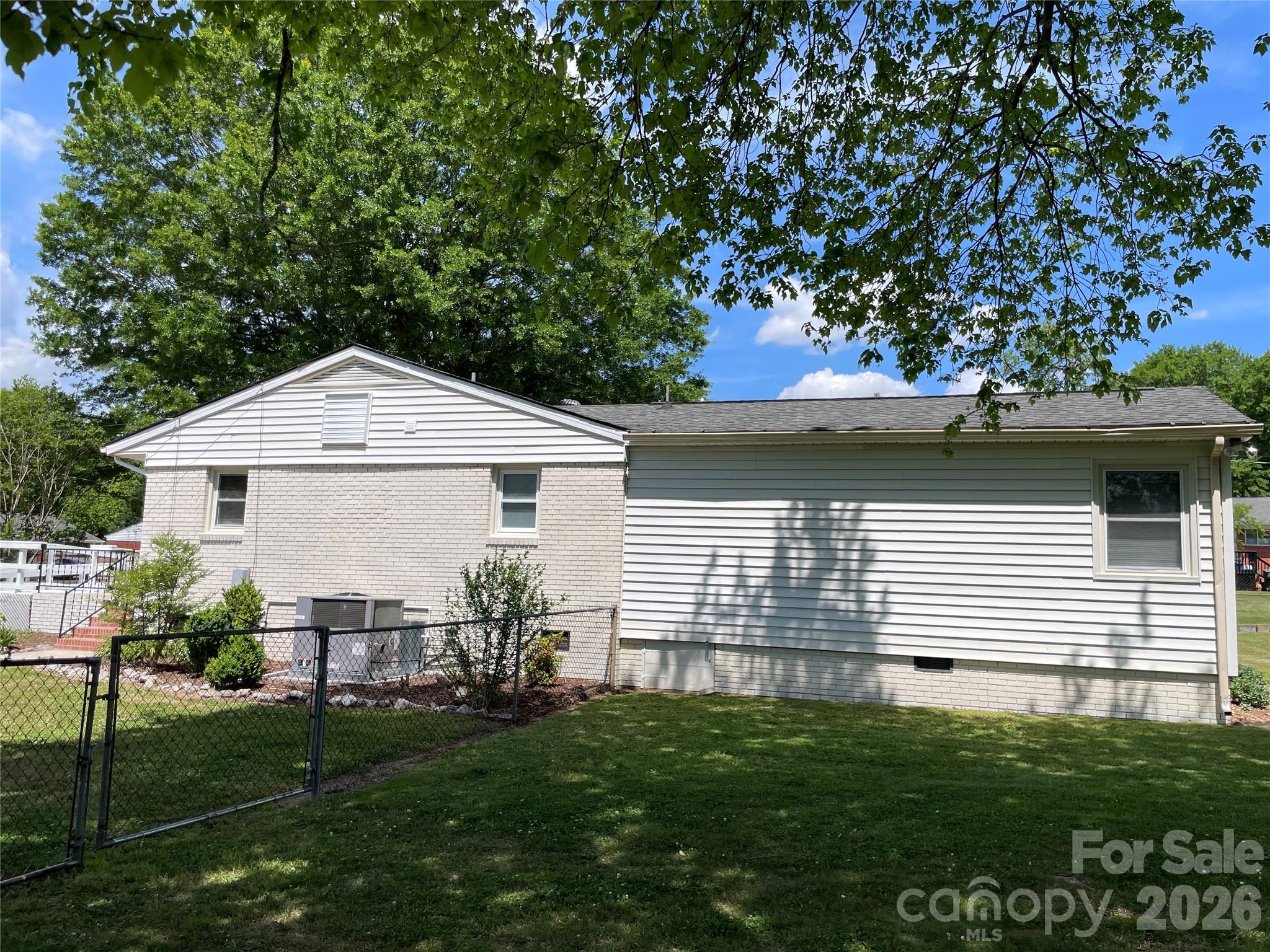 1748 Old West Lane — Gastonia