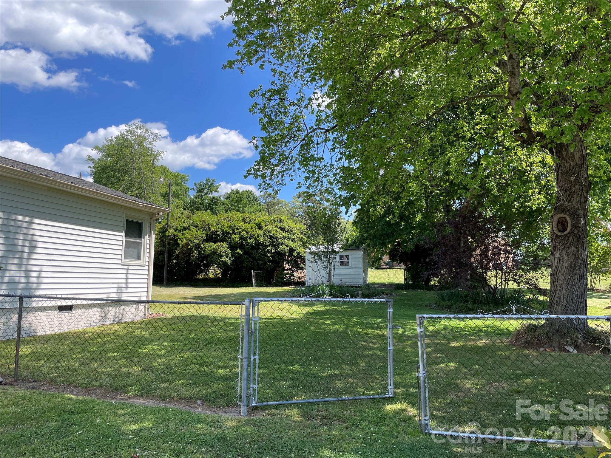 1748 Old West Lane — Gastonia