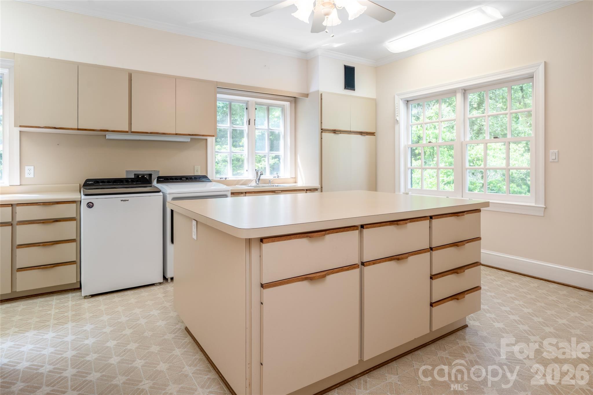 14 Brookside Road — Asheville
