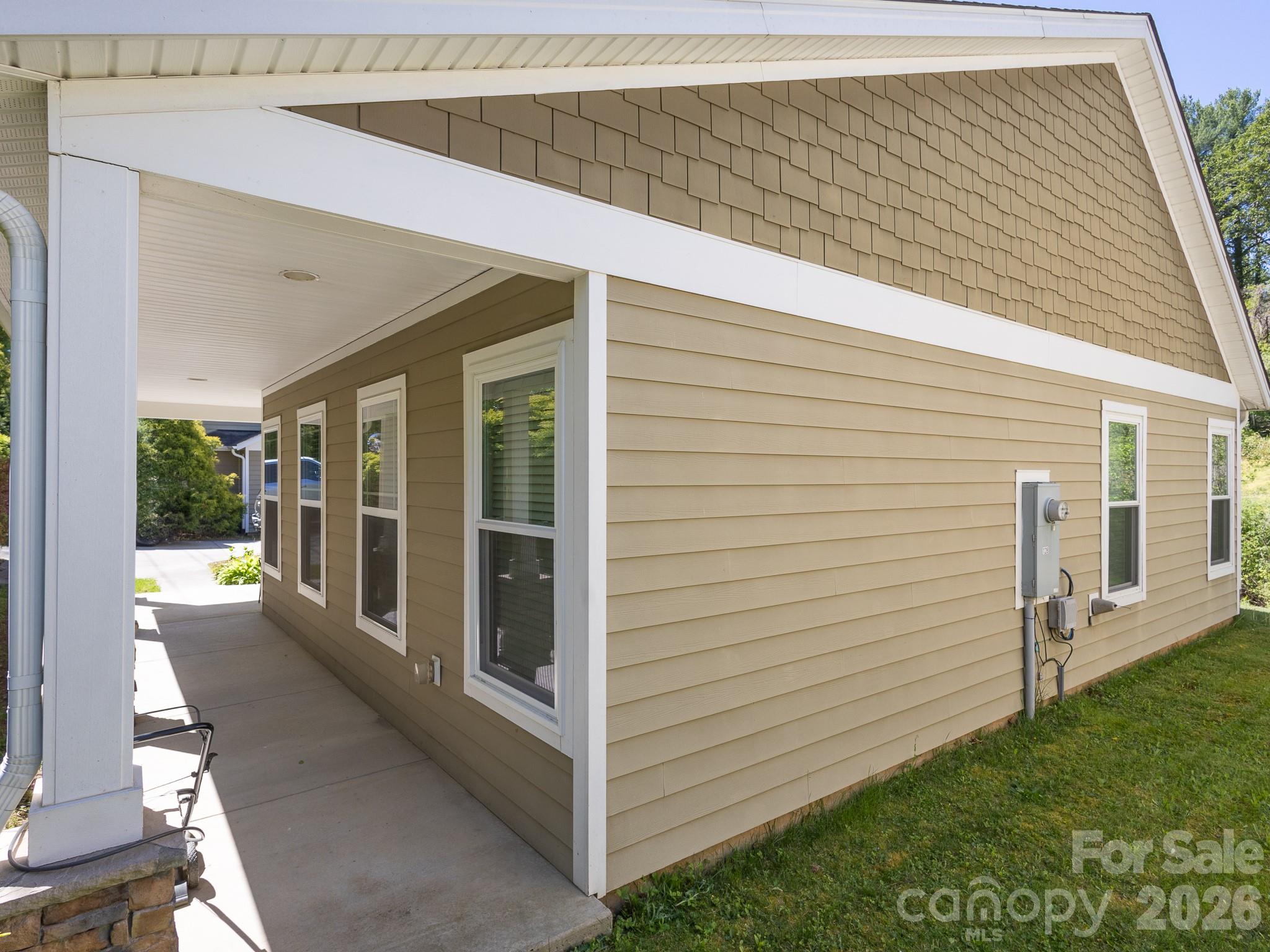 128 Lower Grassy Branch Road — Asheville