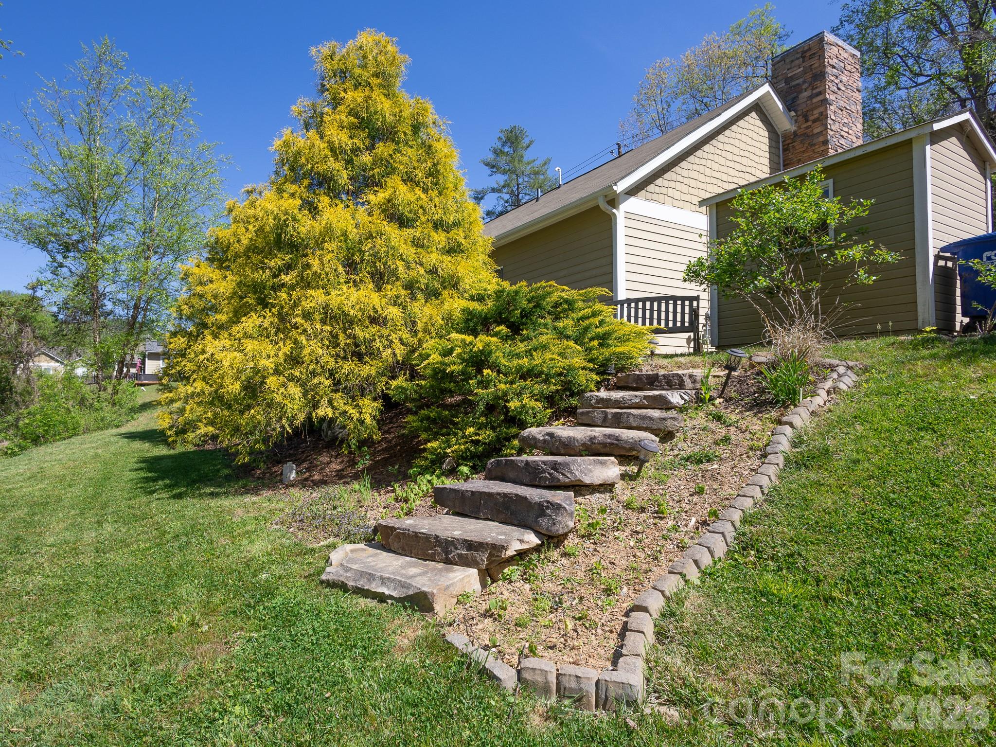 128 Lower Grassy Branch Road — Asheville