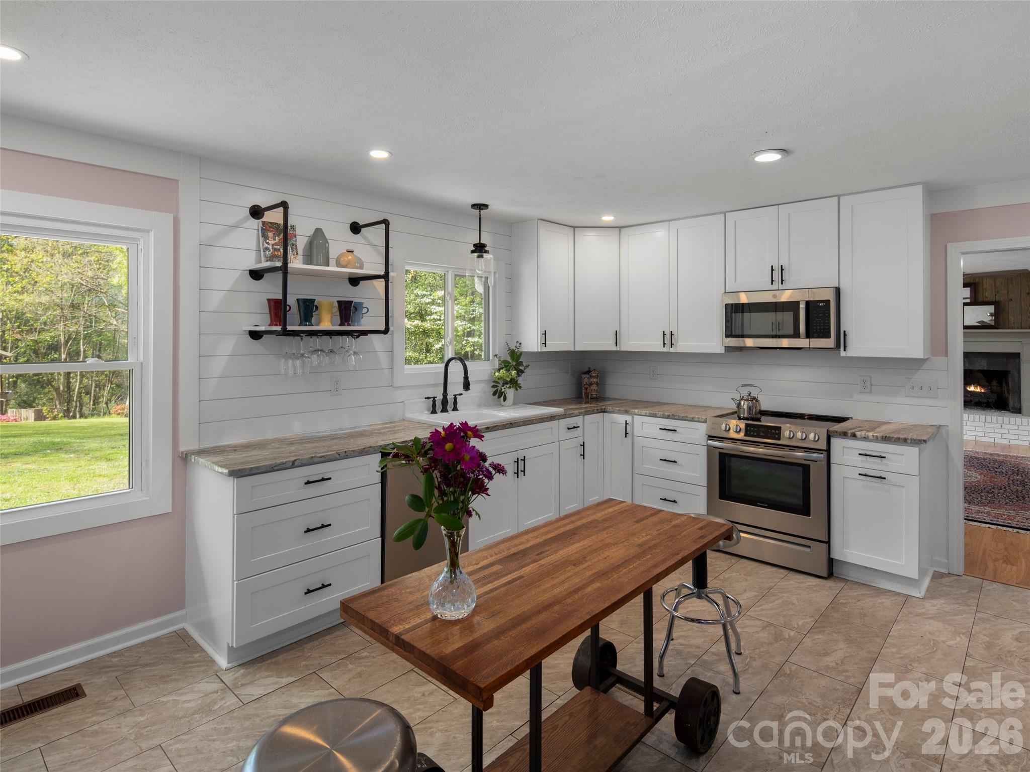 304 Wood Dale Drive — Hendersonville