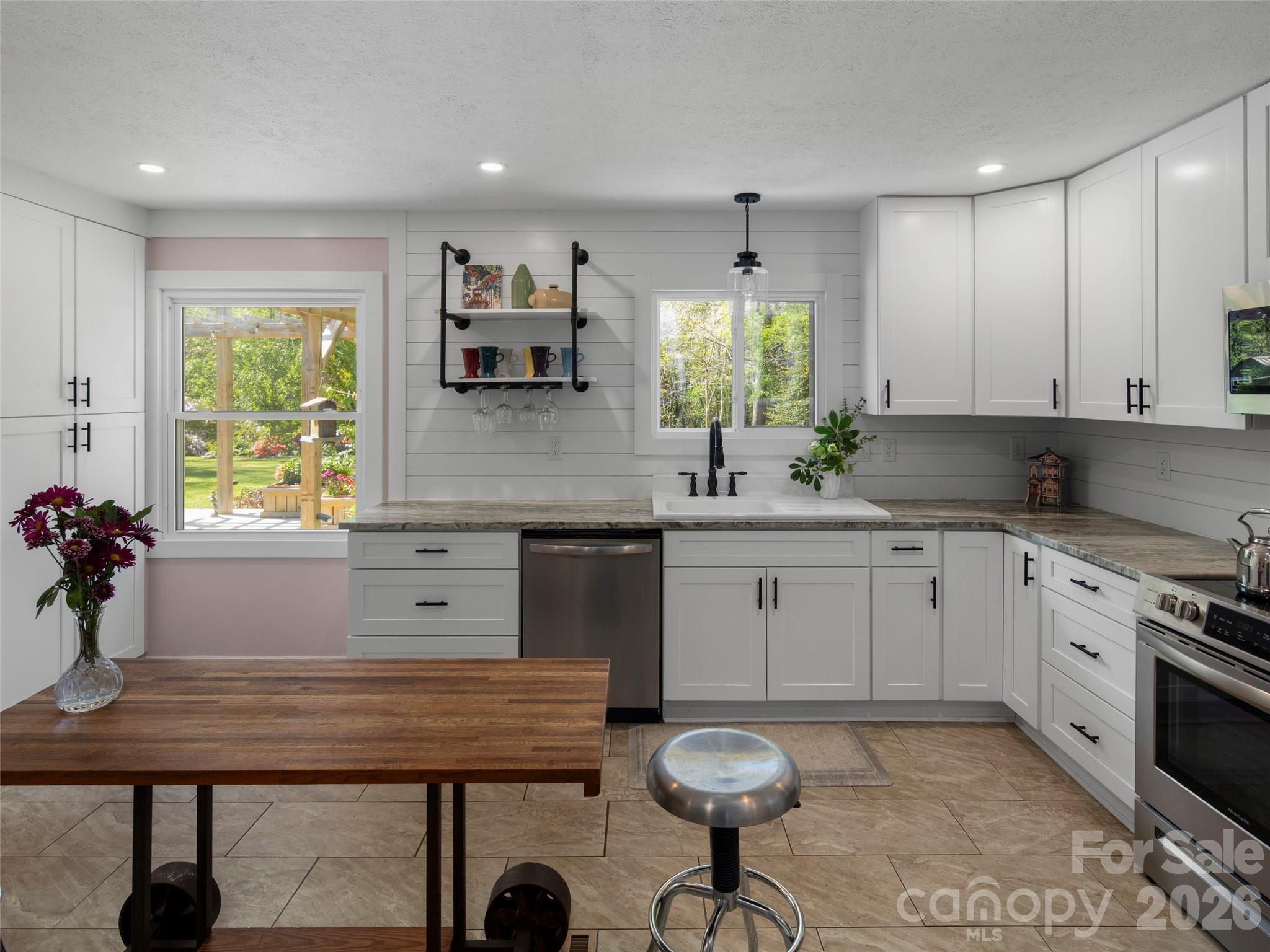 304 Wood Dale Drive — Hendersonville