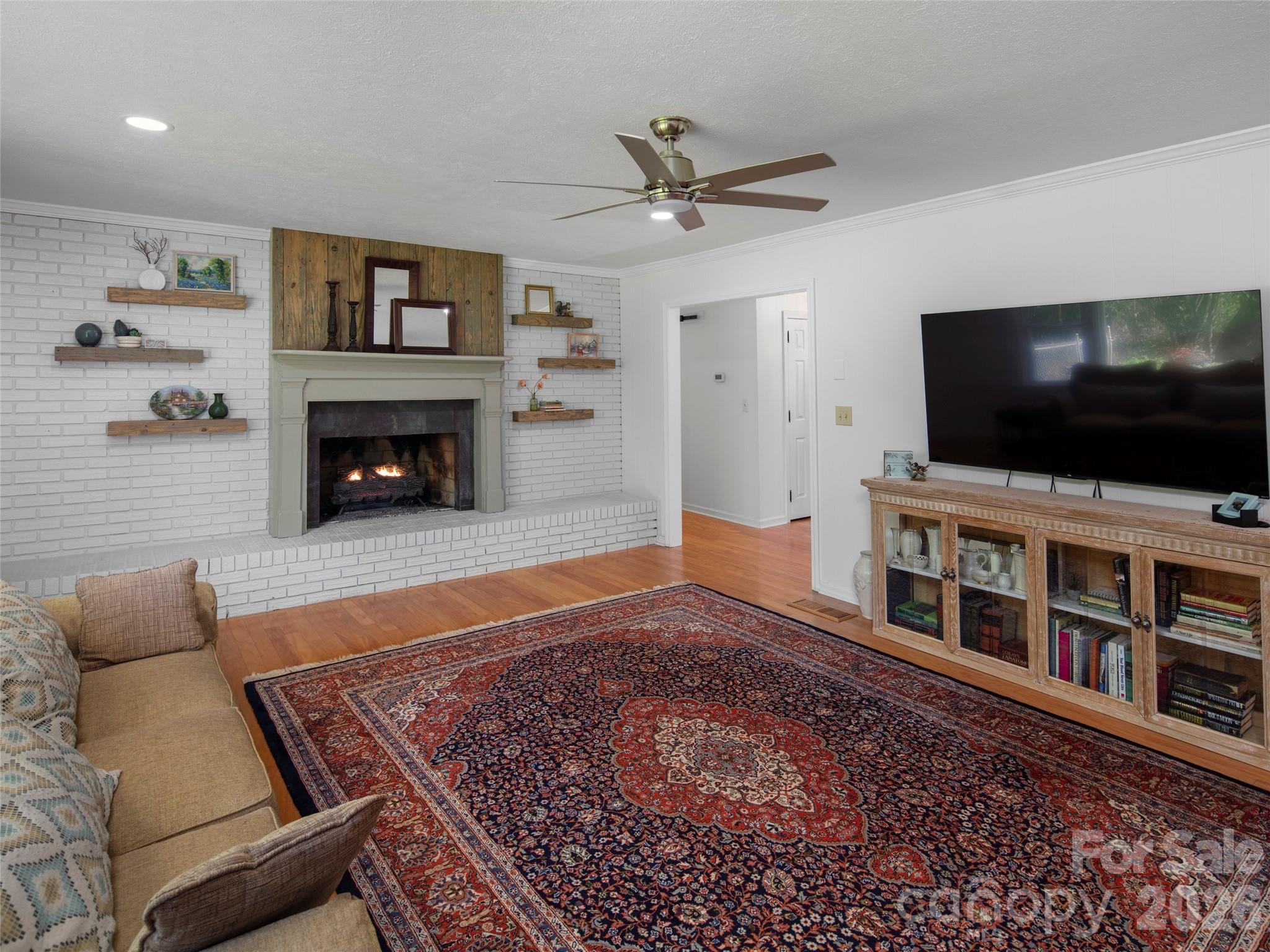 304 Wood Dale Drive — Hendersonville