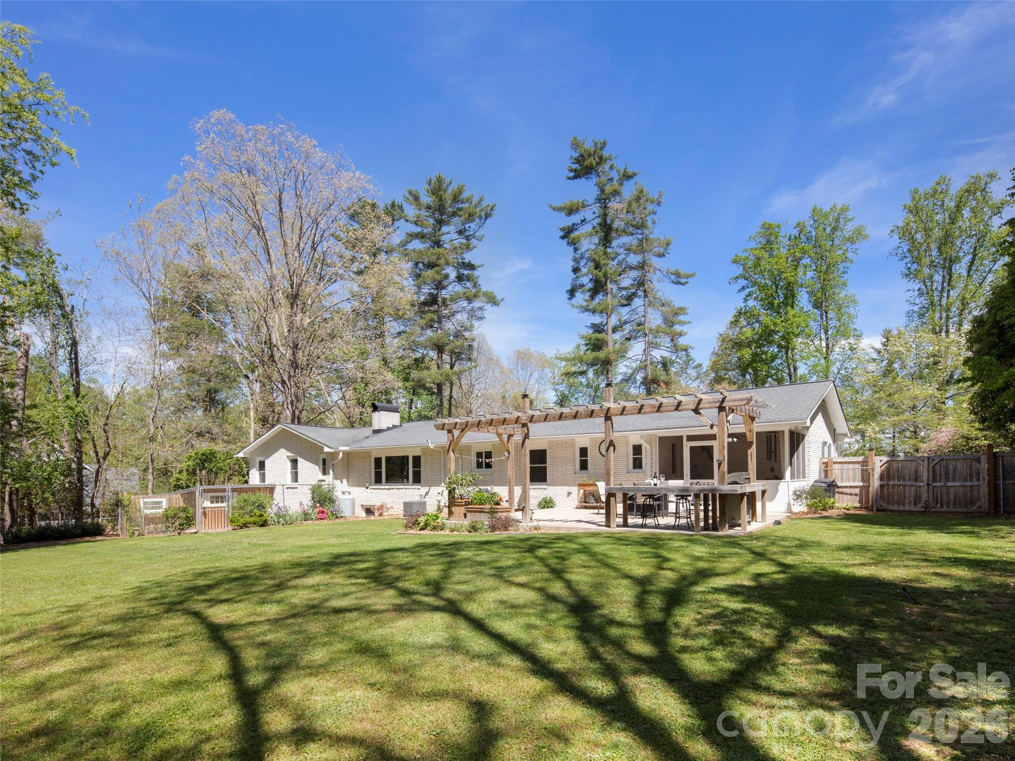 304 Wood Dale Drive — Hendersonville