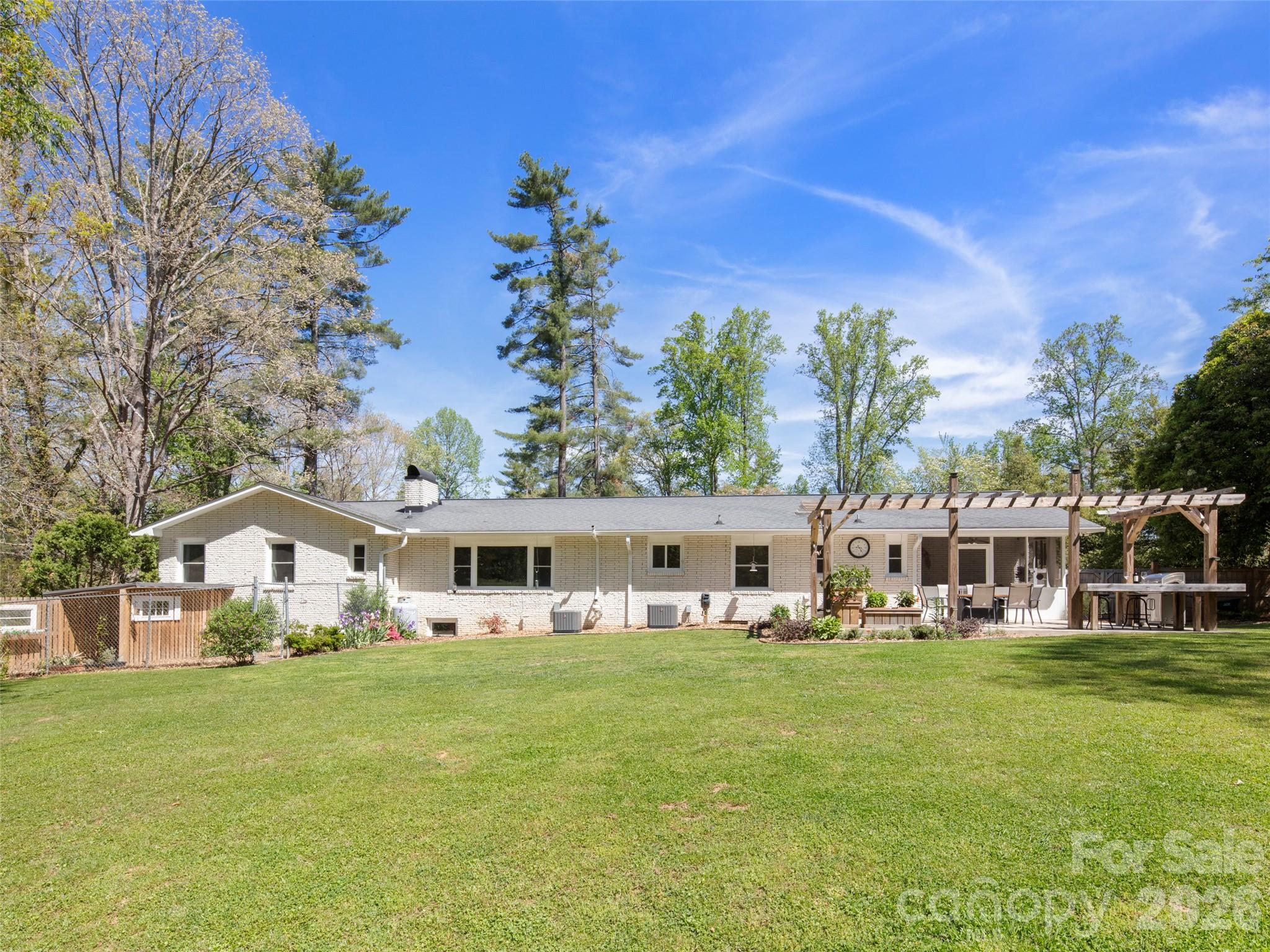304 Wood Dale Drive — Hendersonville