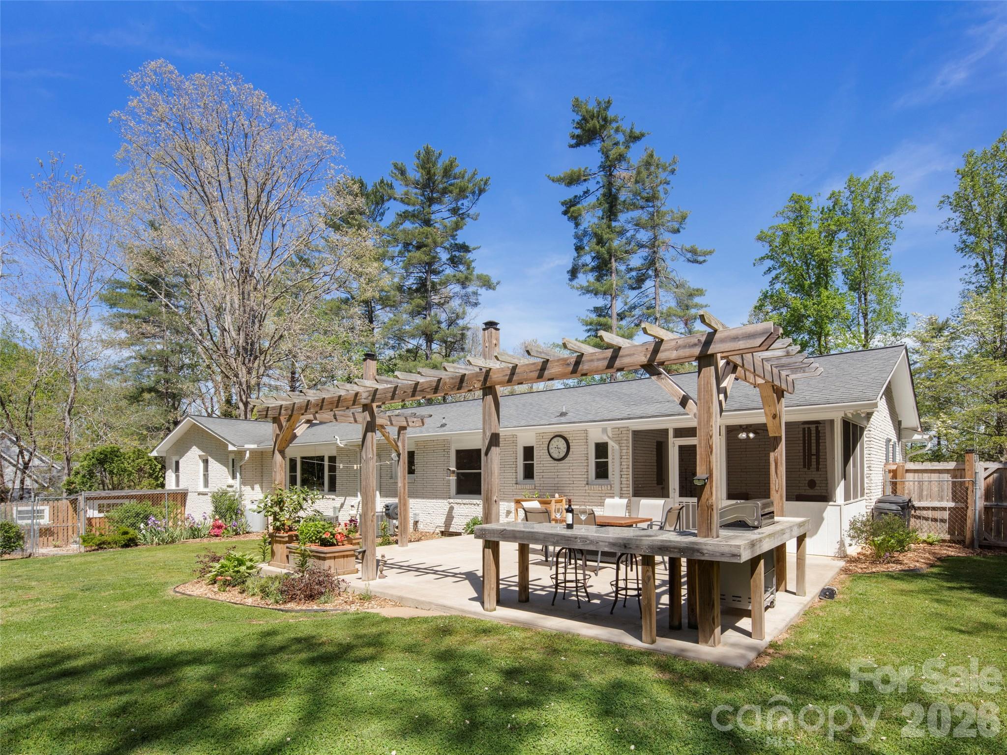 304 Wood Dale Drive — Hendersonville
