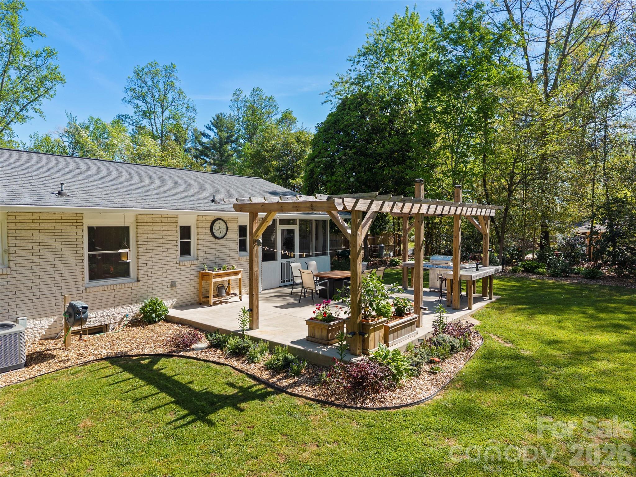 304 Wood Dale Drive — Hendersonville