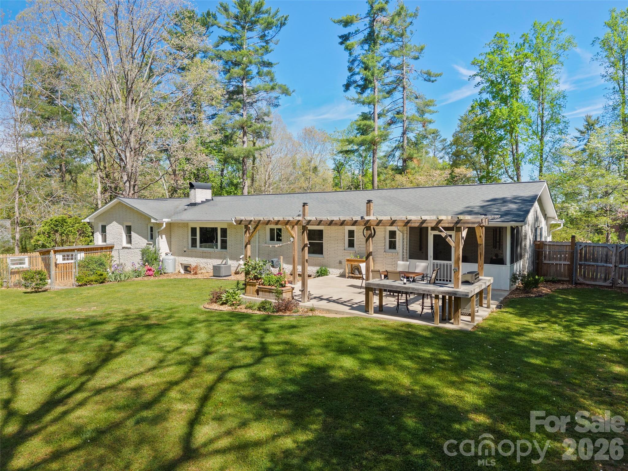 304 Wood Dale Drive — Hendersonville