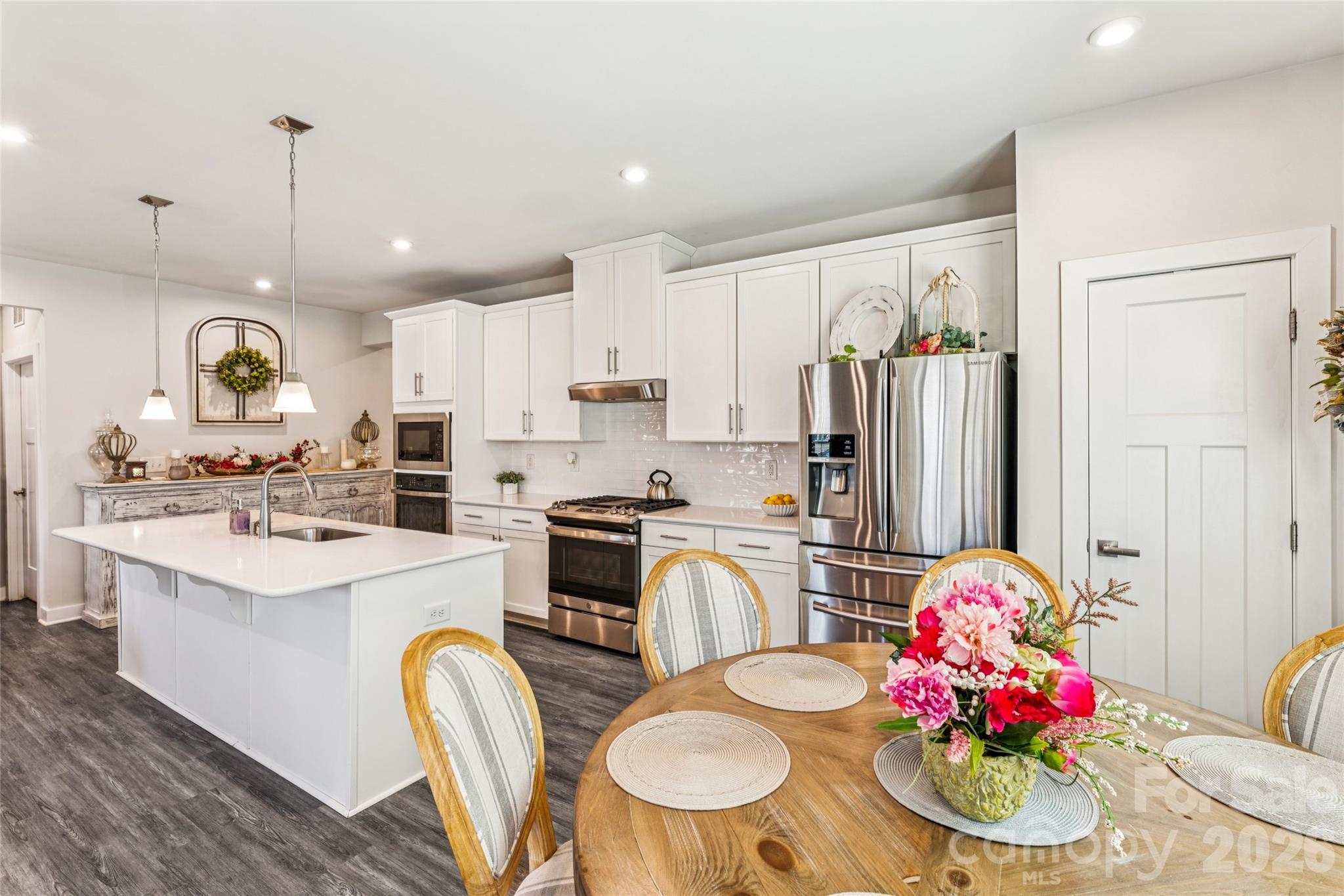 5042 Summer Surprise Lane — Charlotte