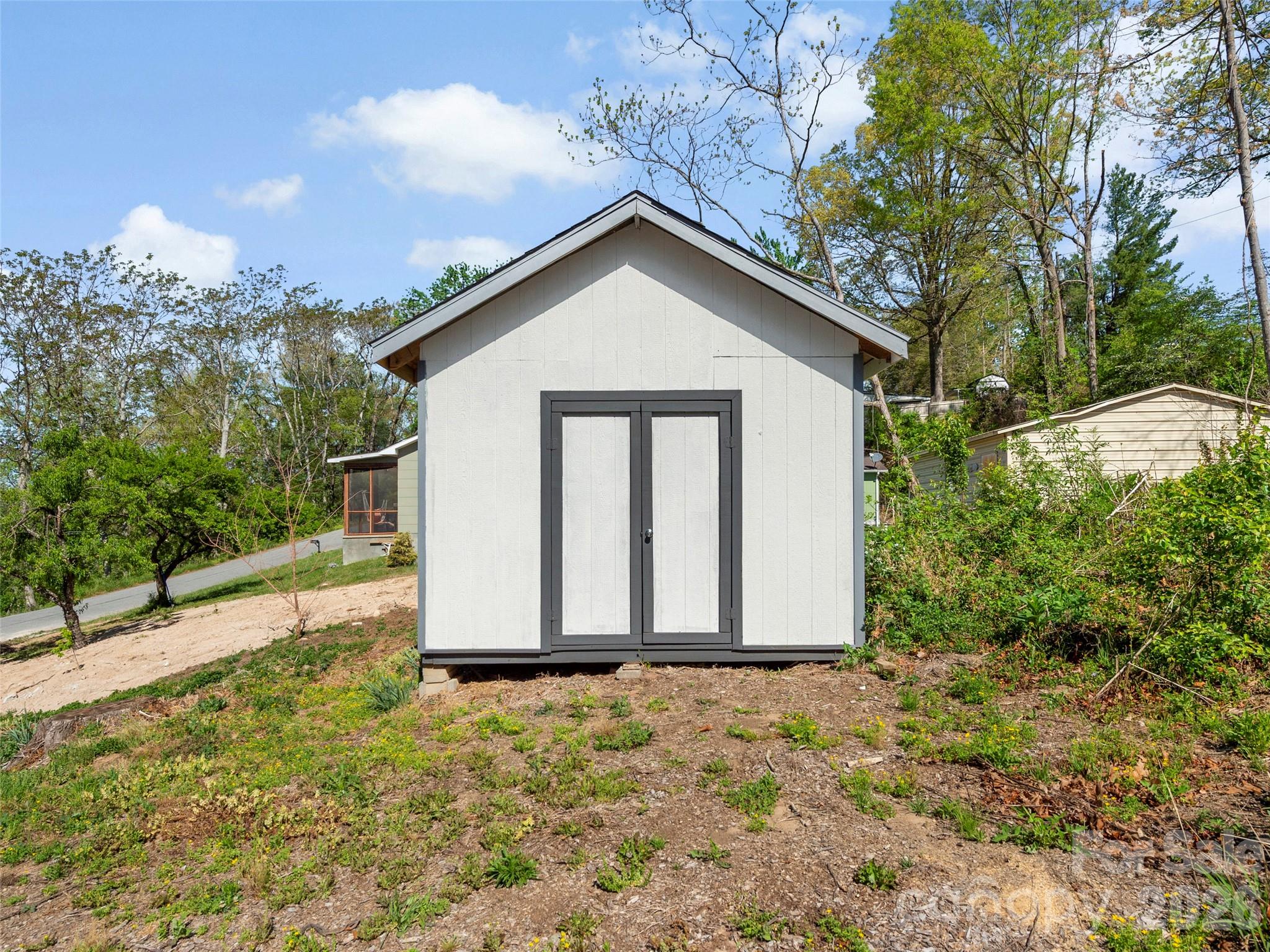 209 Wilmont Drive — Hendersonville