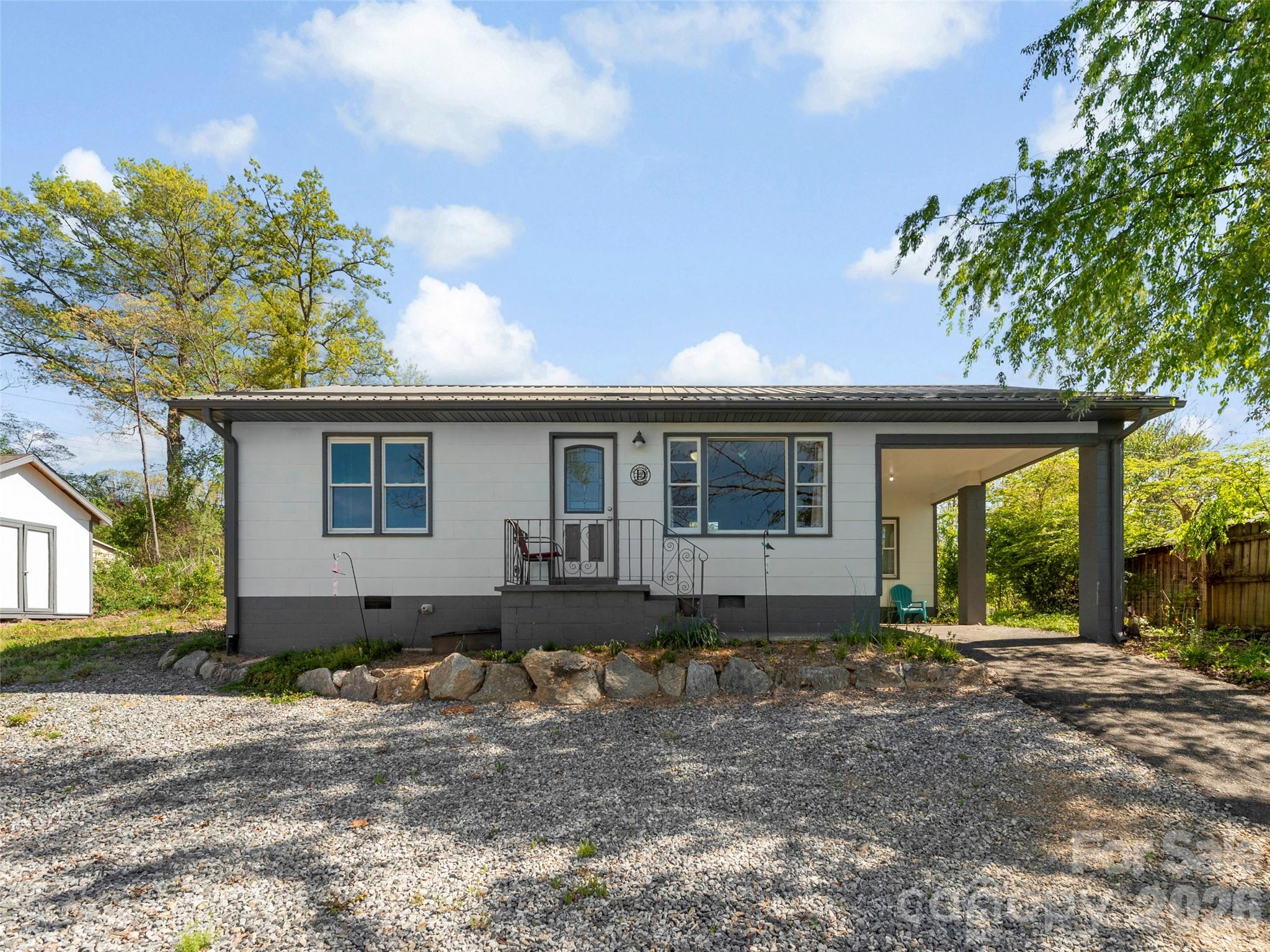 209 Wilmont Drive — Hendersonville