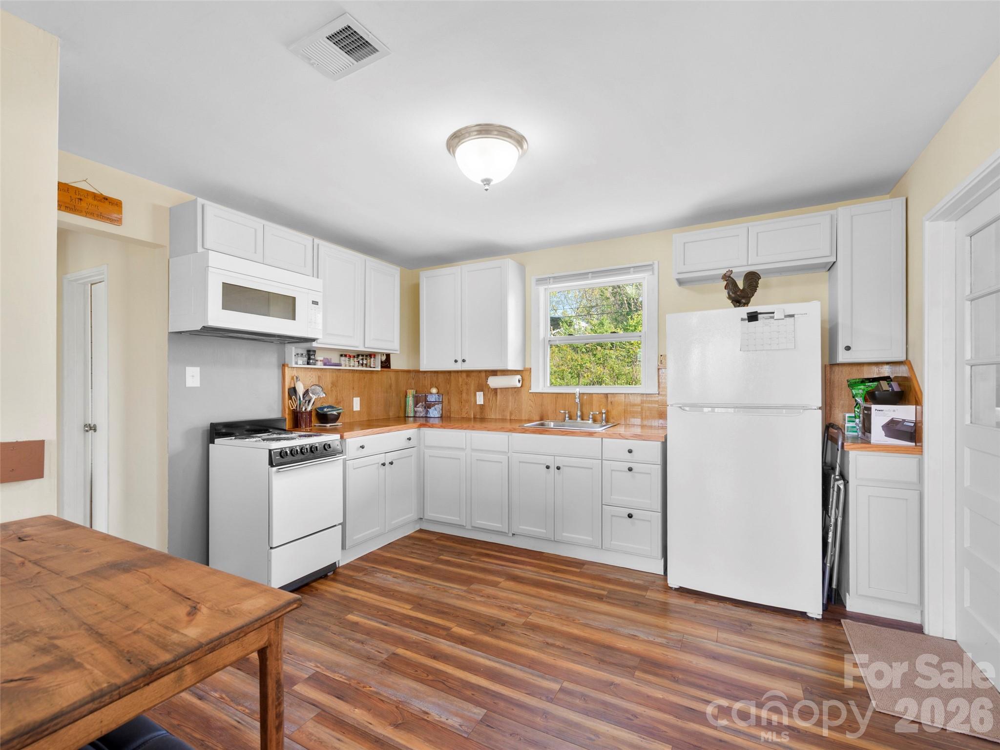 209 Wilmont Drive — Hendersonville
