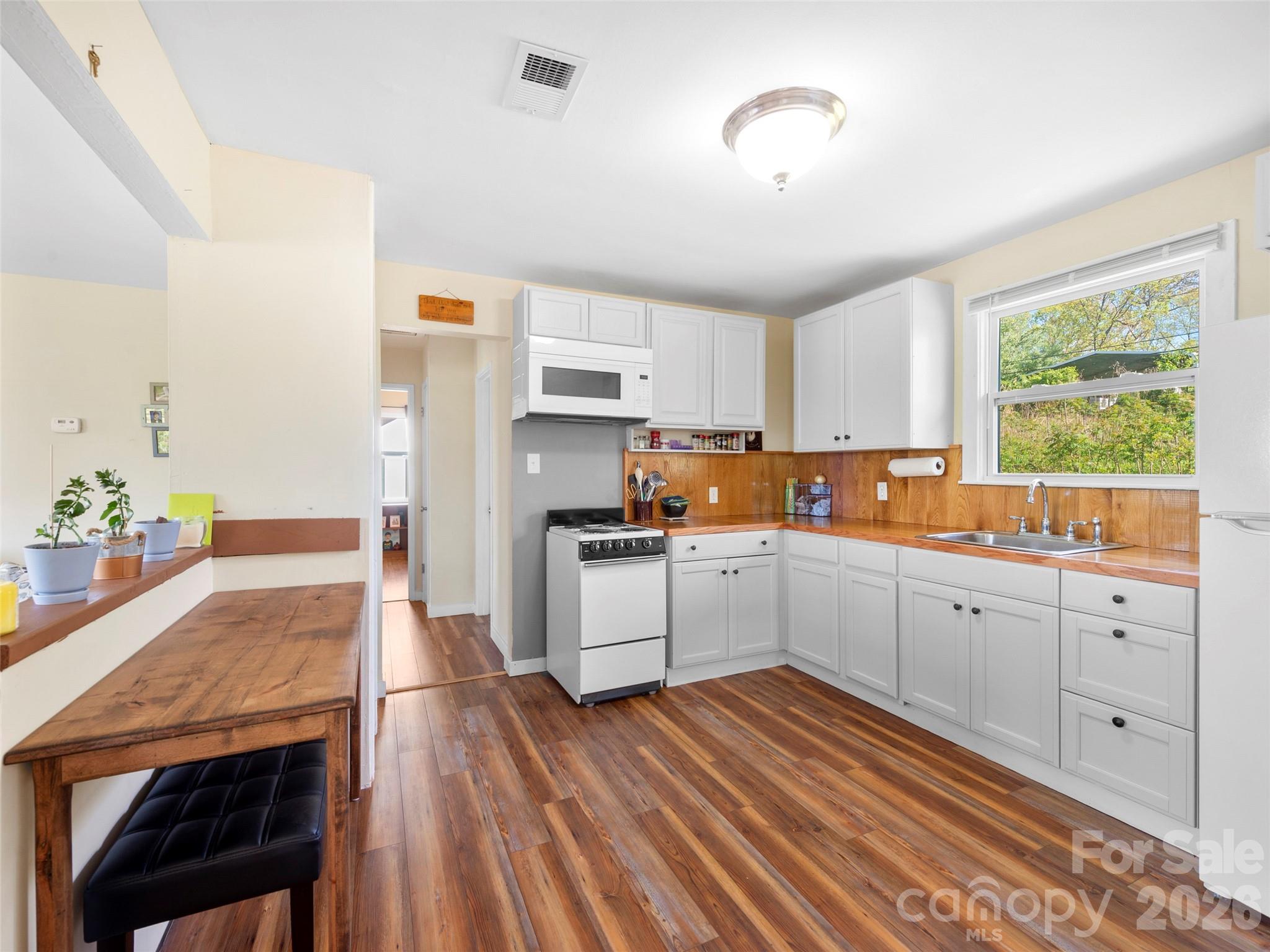 209 Wilmont Drive — Hendersonville