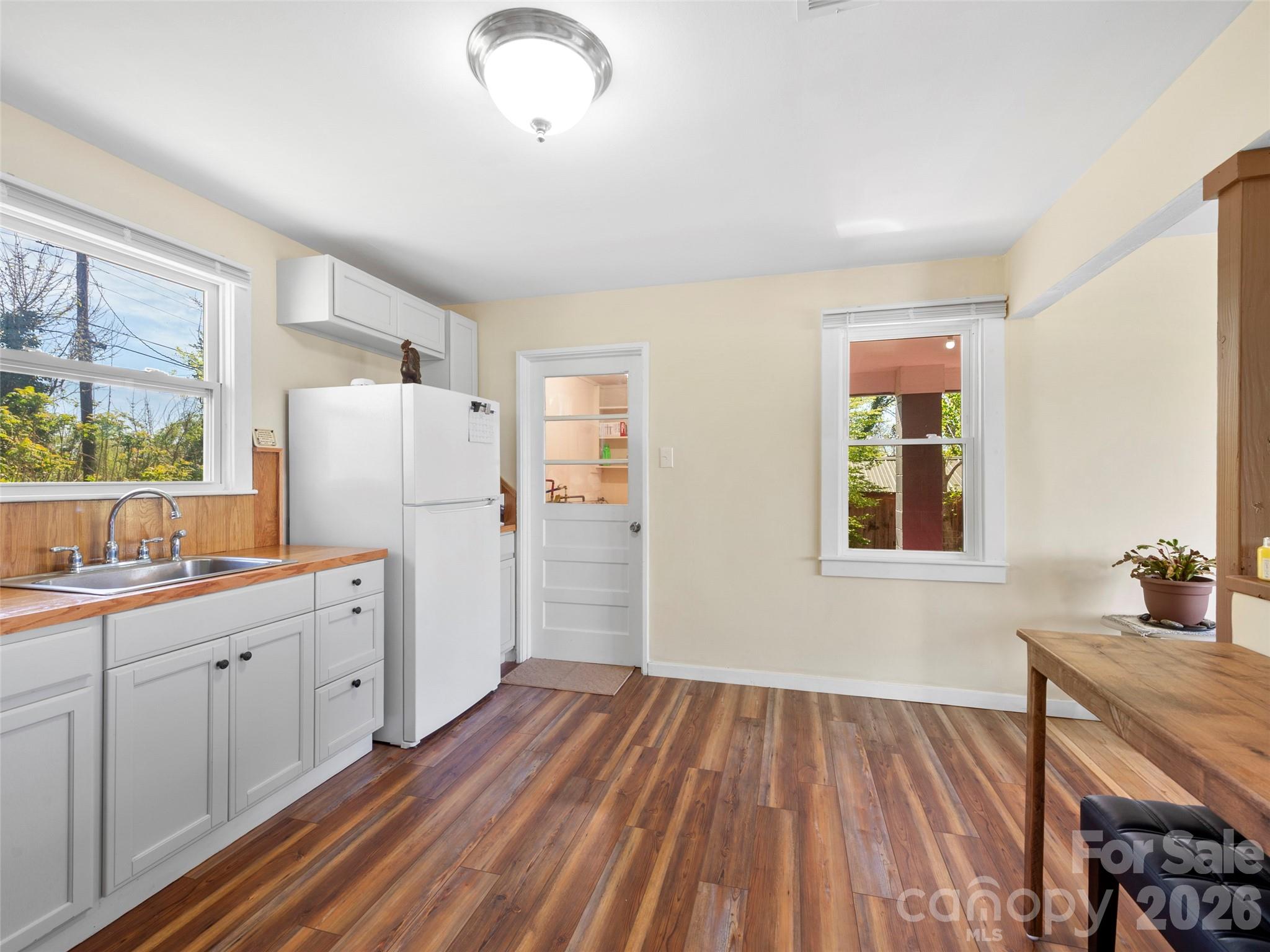 209 Wilmont Drive — Hendersonville