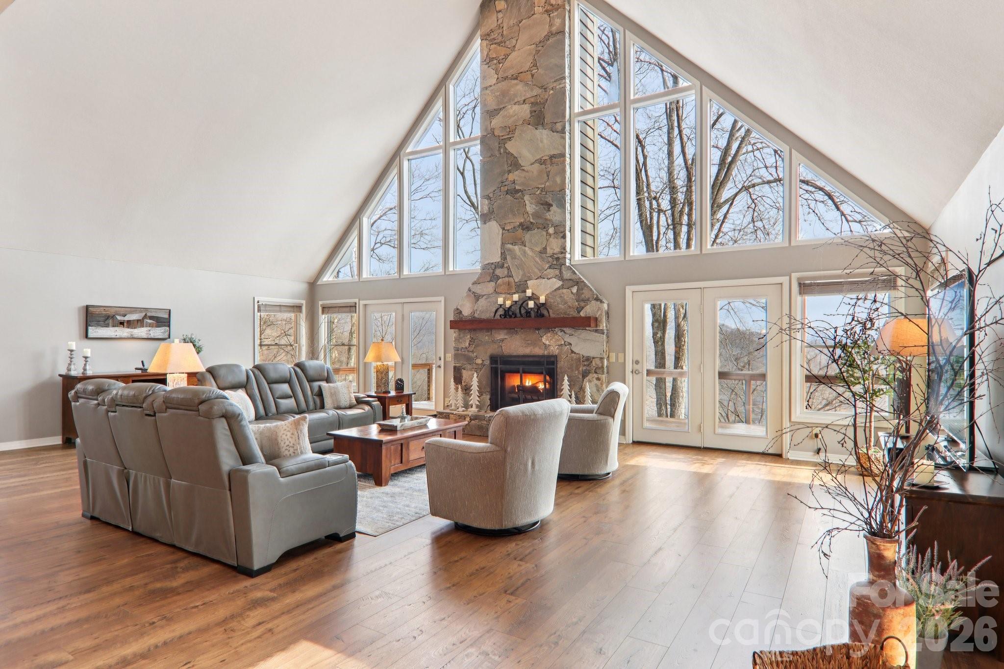 208 Buckeye Road — Maggie Valley