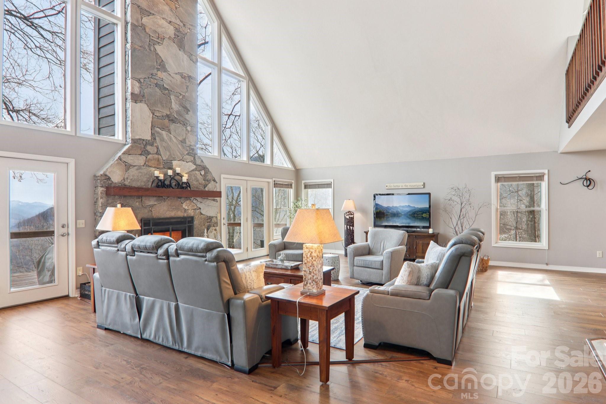 208 Buckeye Road — Maggie Valley
