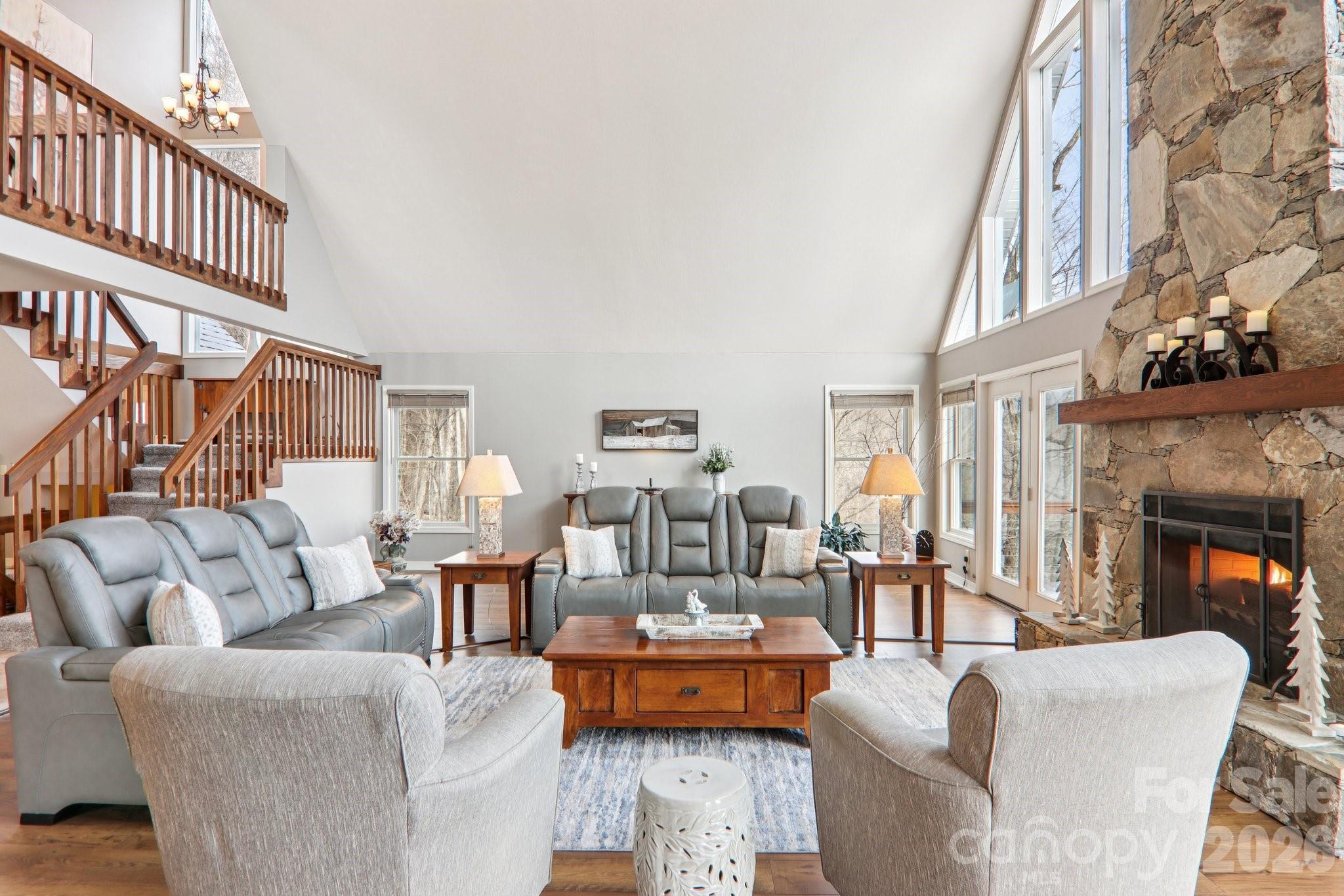 208 Buckeye Road — Maggie Valley