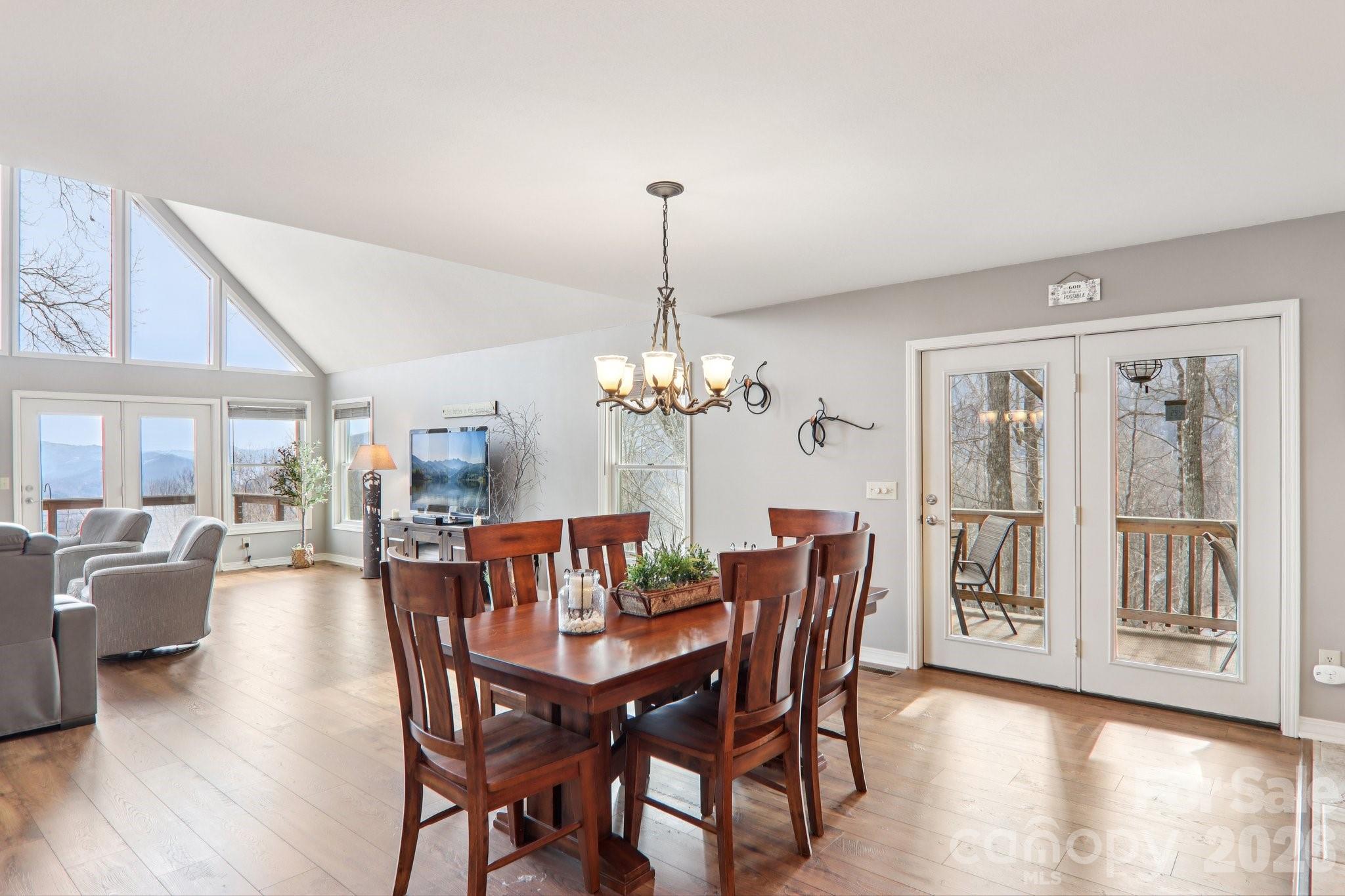 208 Buckeye Road — Maggie Valley