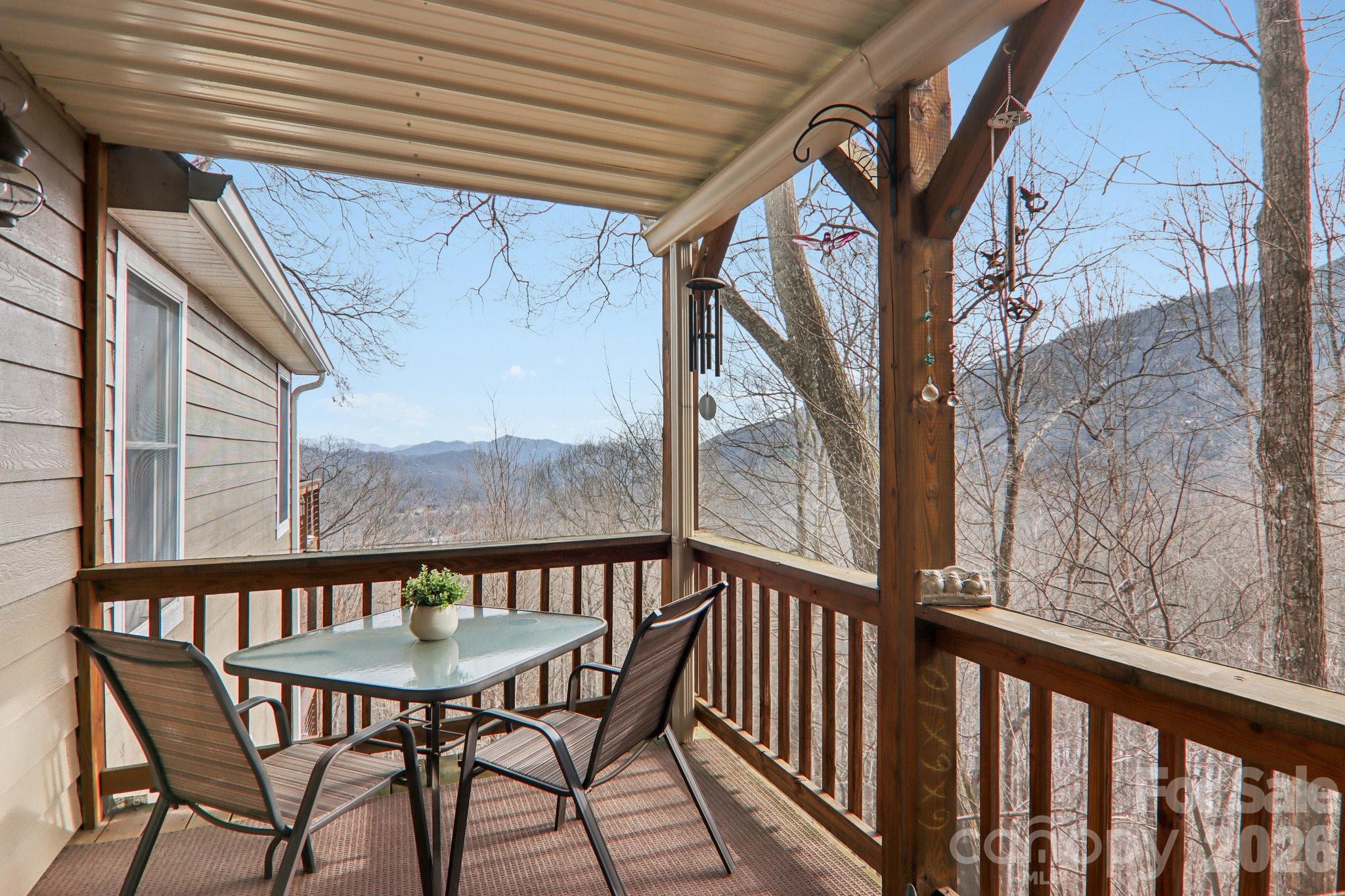 208 Buckeye Road — Maggie Valley
