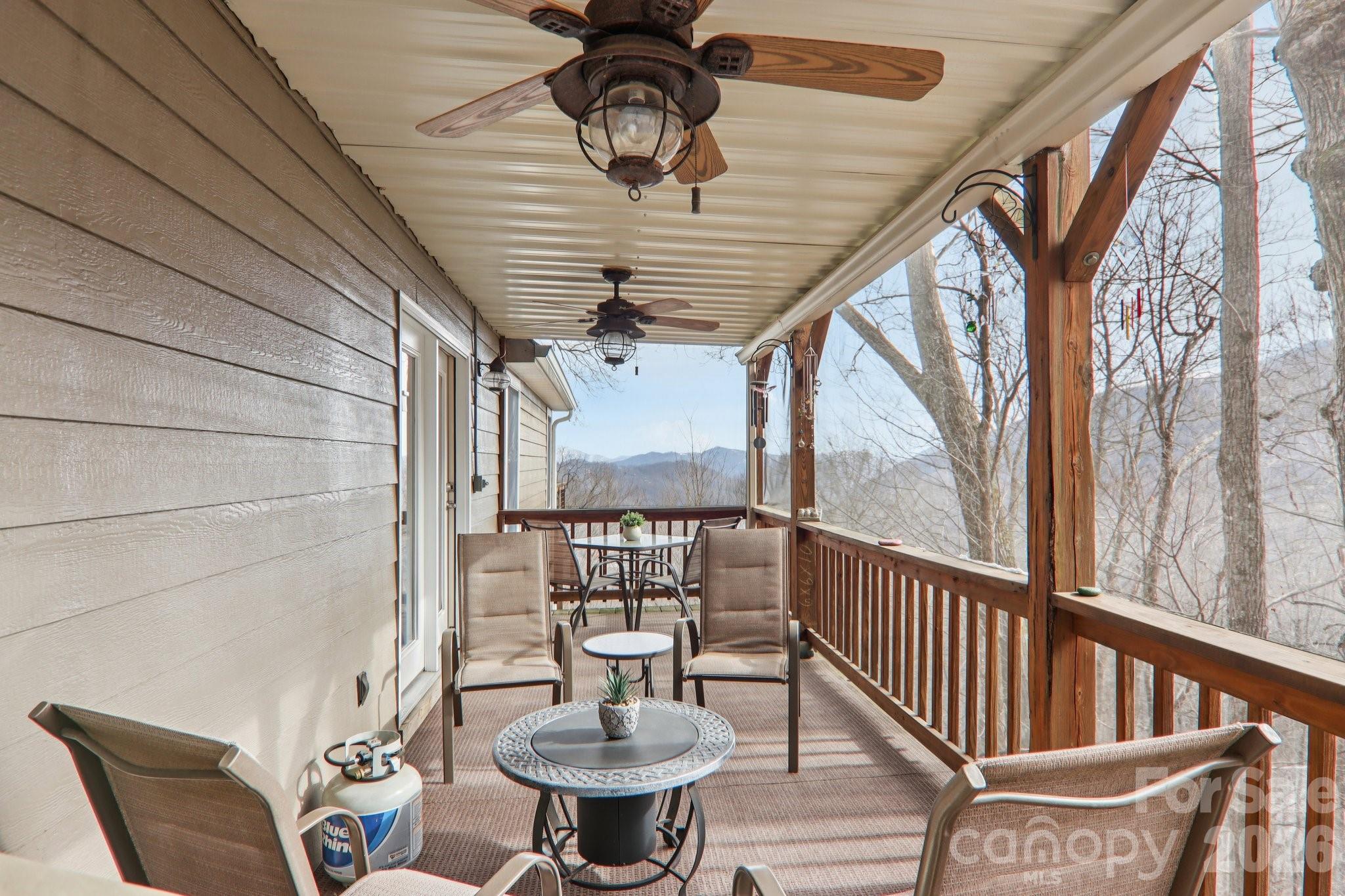 208 Buckeye Road — Maggie Valley