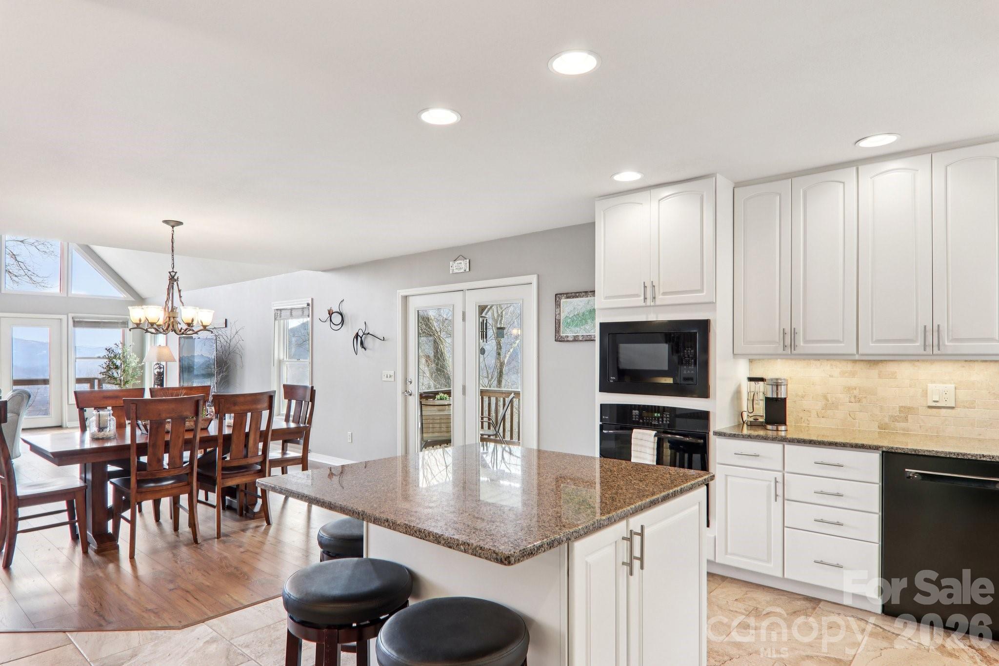 208 Buckeye Road — Maggie Valley