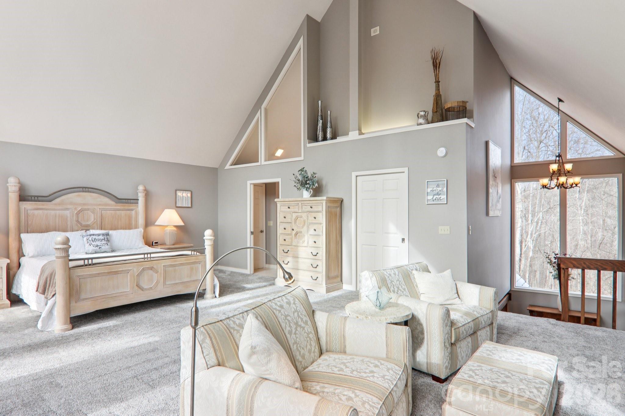 208 Buckeye Road — Maggie Valley