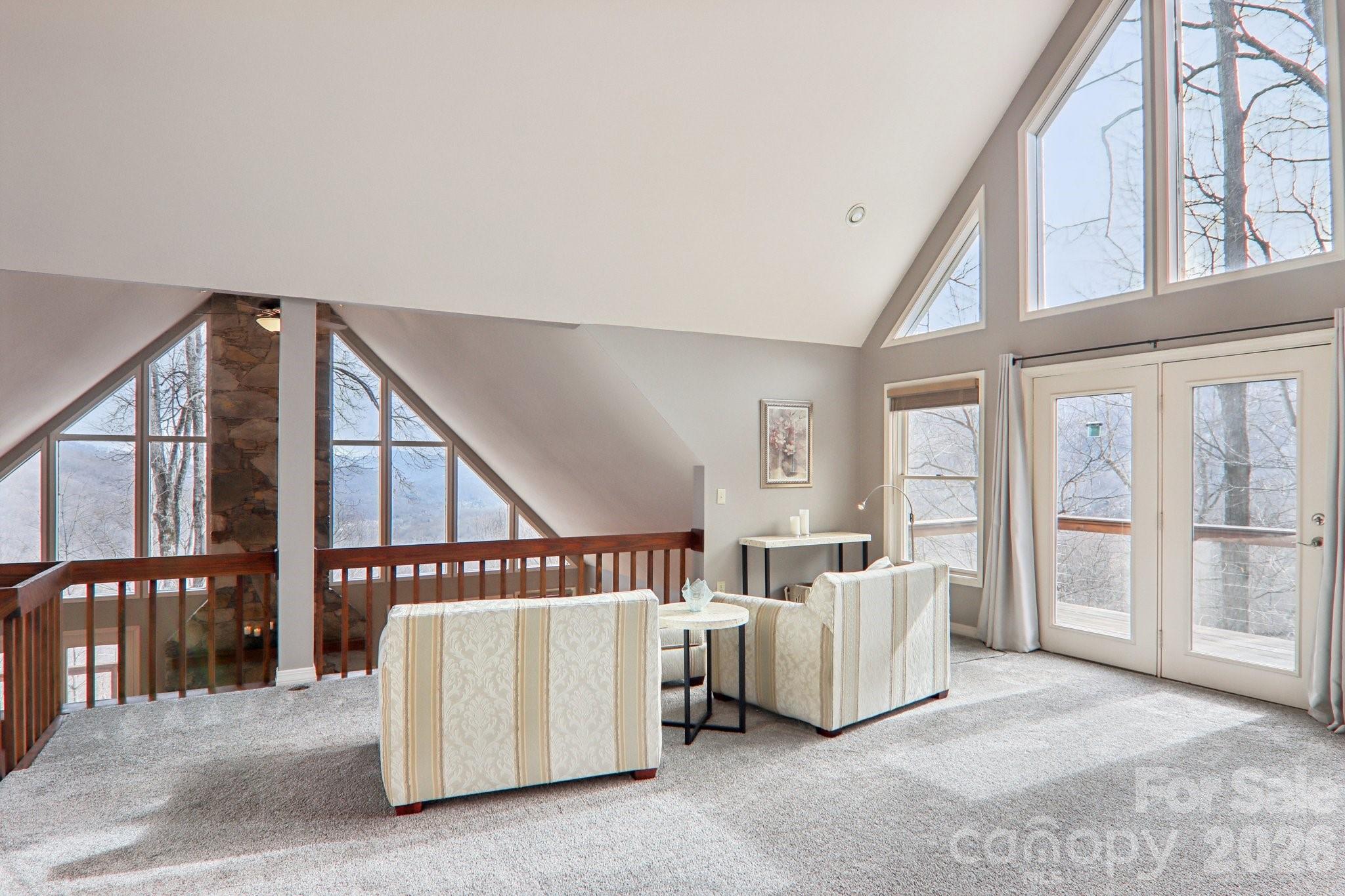 208 Buckeye Road — Maggie Valley