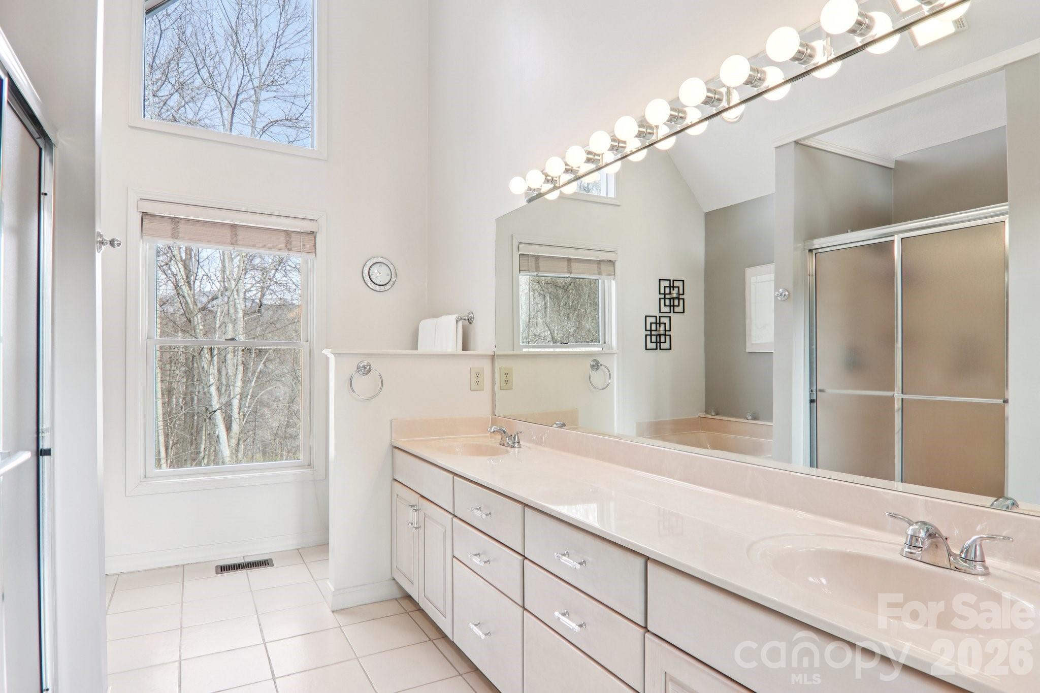 208 Buckeye Road — Maggie Valley