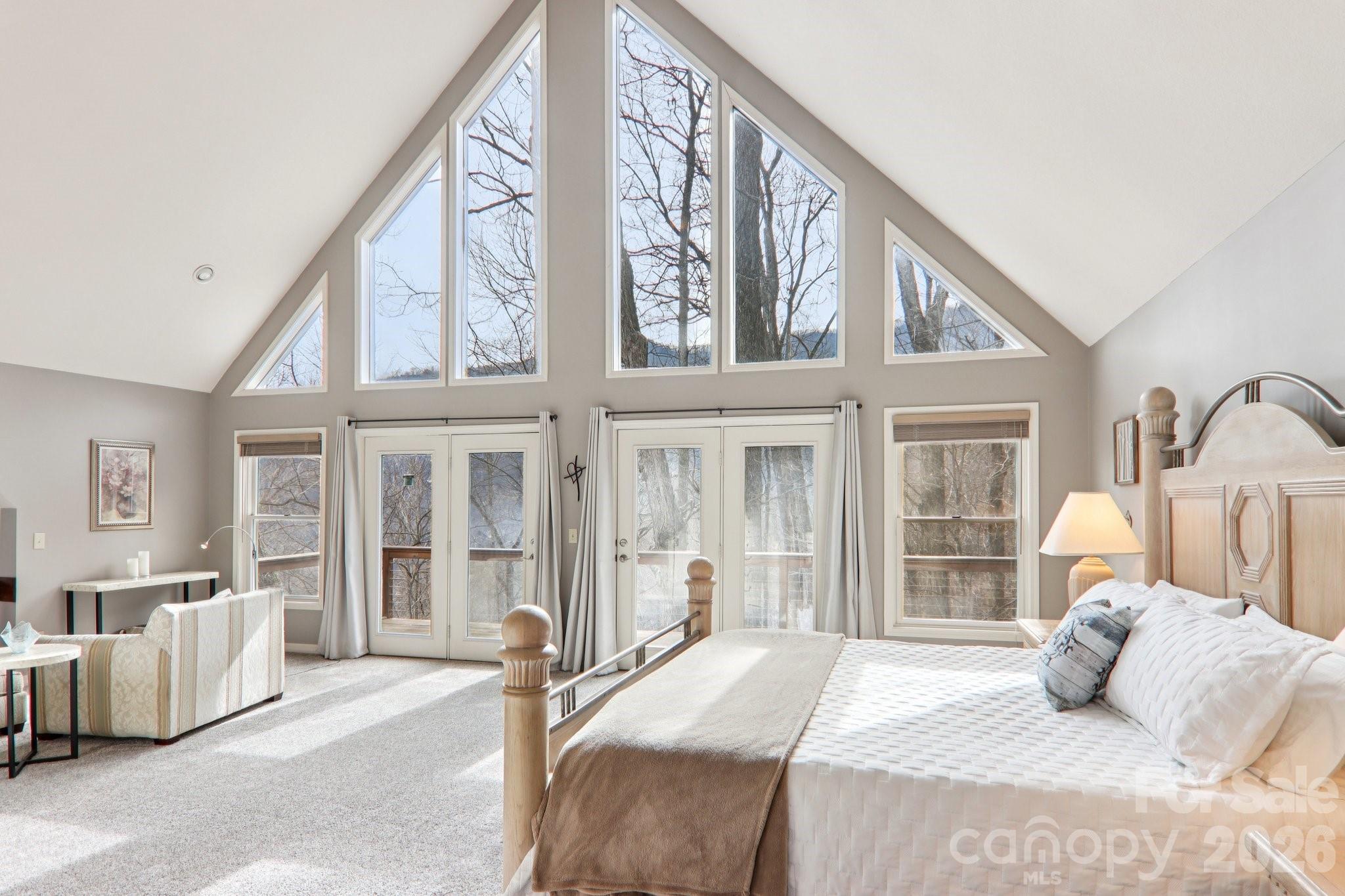 208 Buckeye Road — Maggie Valley