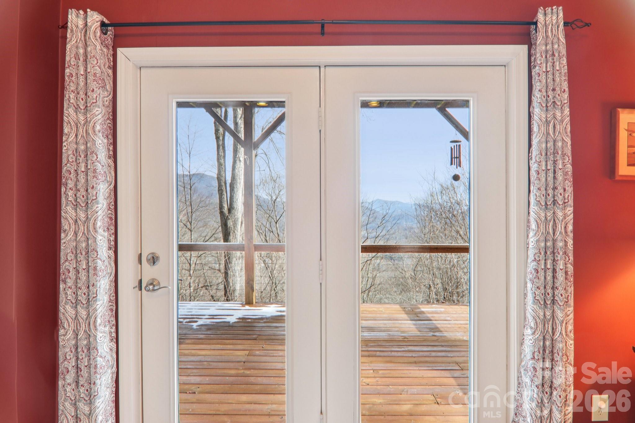 208 Buckeye Road — Maggie Valley