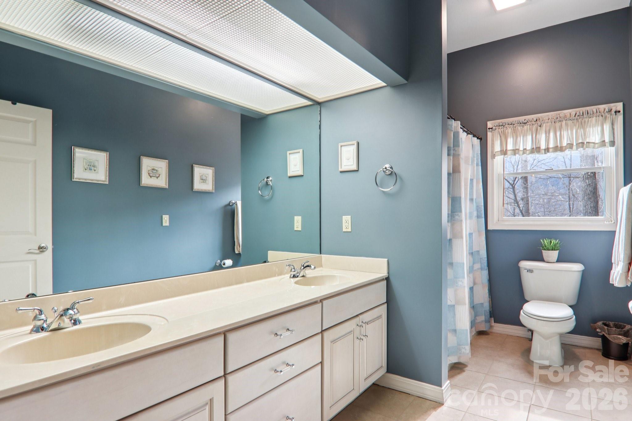 208 Buckeye Road — Maggie Valley