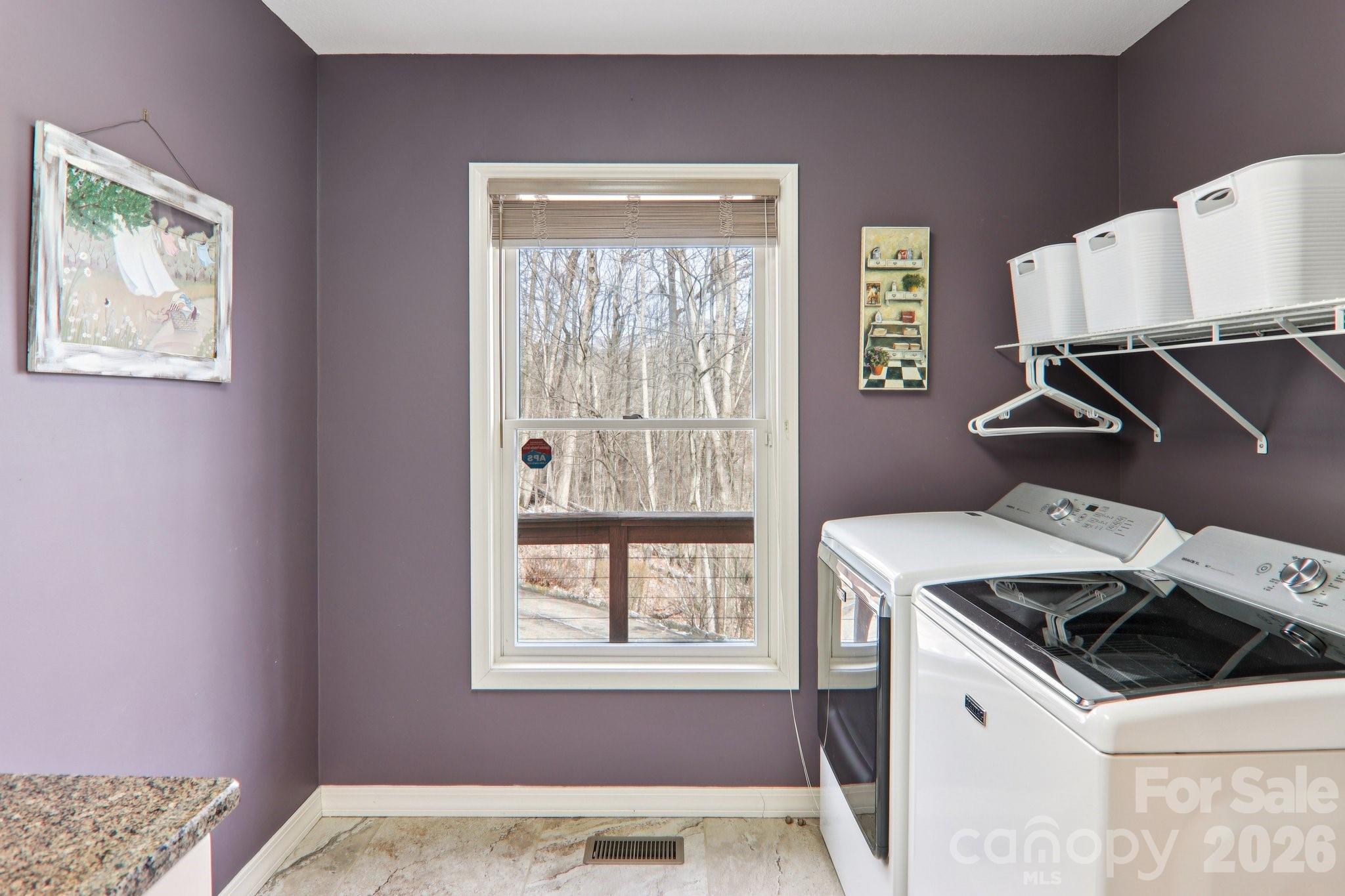 208 Buckeye Road — Maggie Valley
