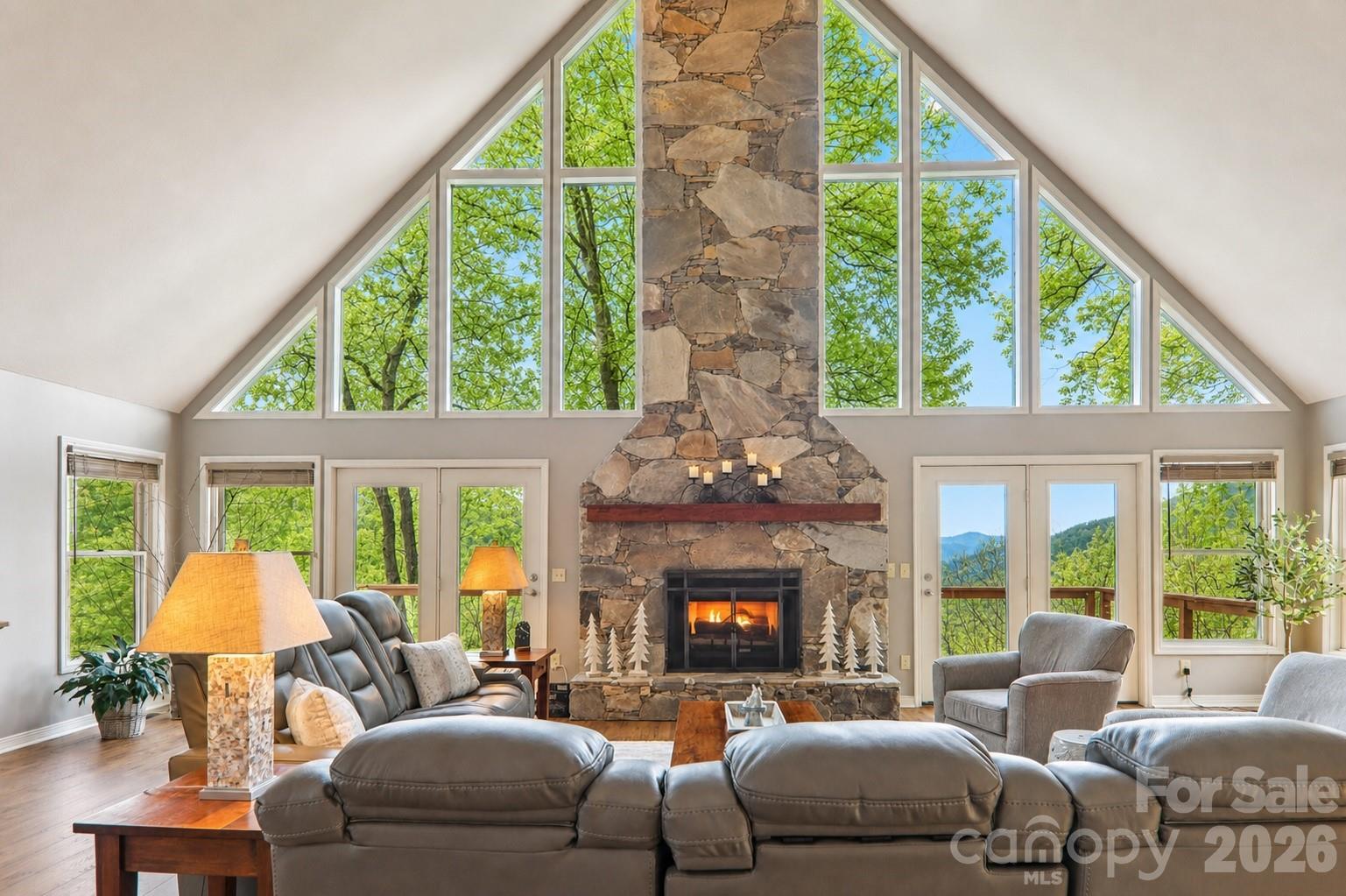 208 Buckeye Road — Maggie Valley