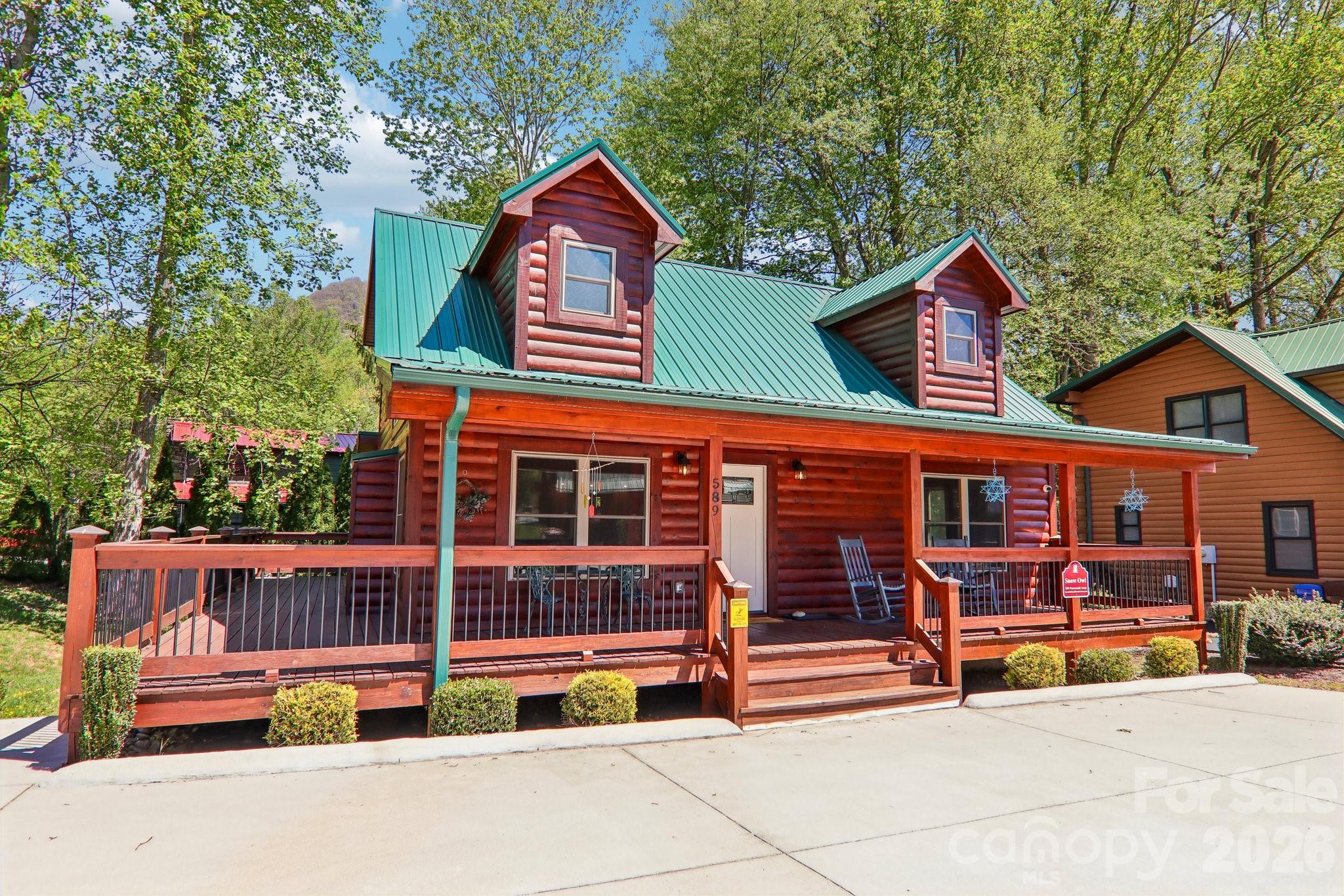 589 Panoramic Loop — Maggie Valley