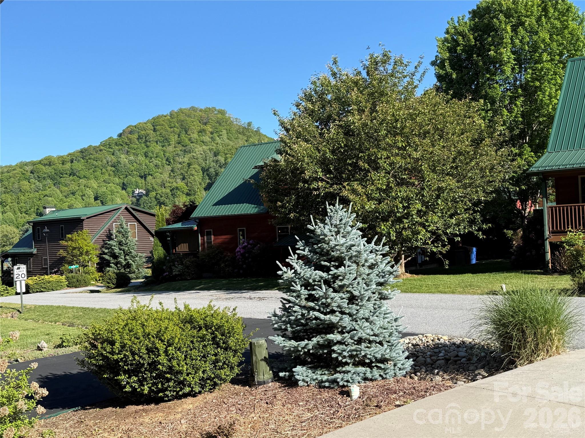 589 Panoramic Loop — Maggie Valley